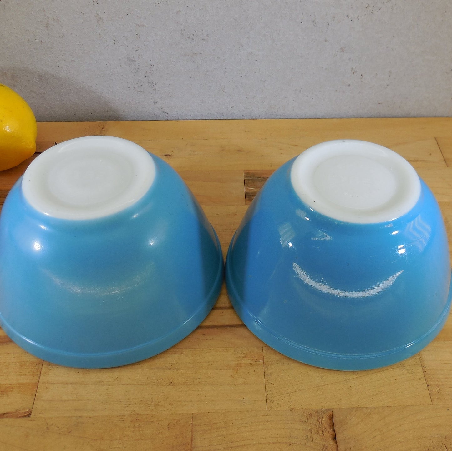 Pyrex Pair Glass Mixing Bowls Solid Primary Blue 1-1/2 Pint 401 Used