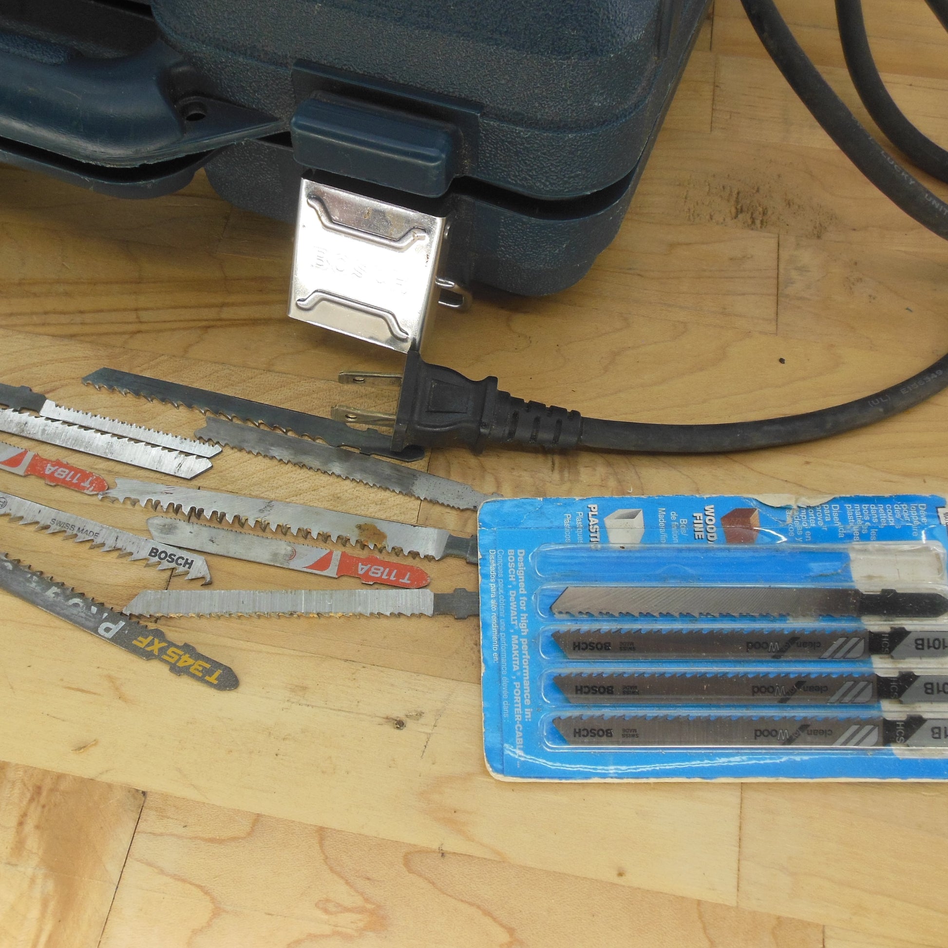 Bosch 1587AVS Variable Speed Top-Handle Corded Jigsaw & Case Manual Blades Etc.