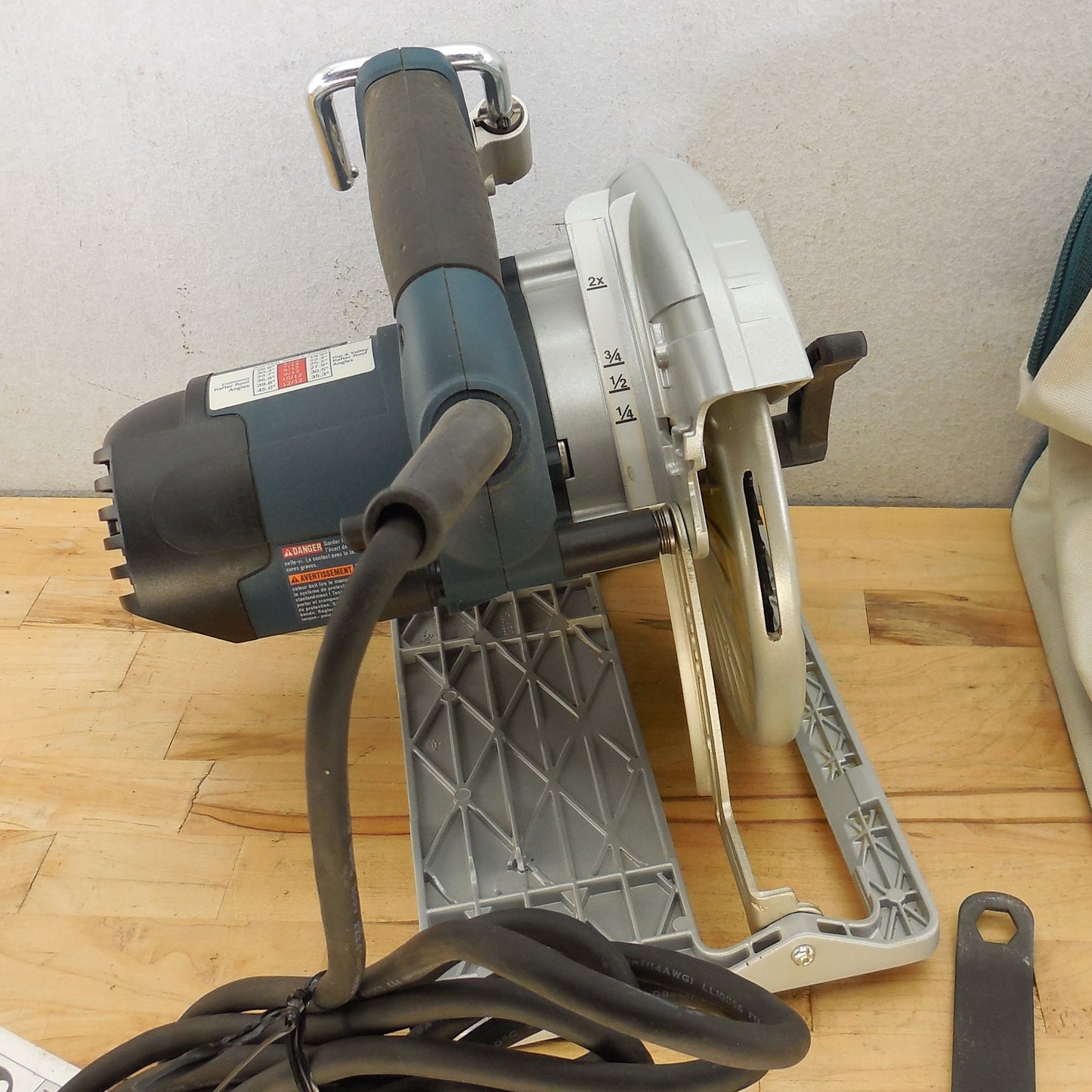 Bosch Professional CS10 7-1/4-Inch 15 Amp Corded Electric Circular Saw Bag