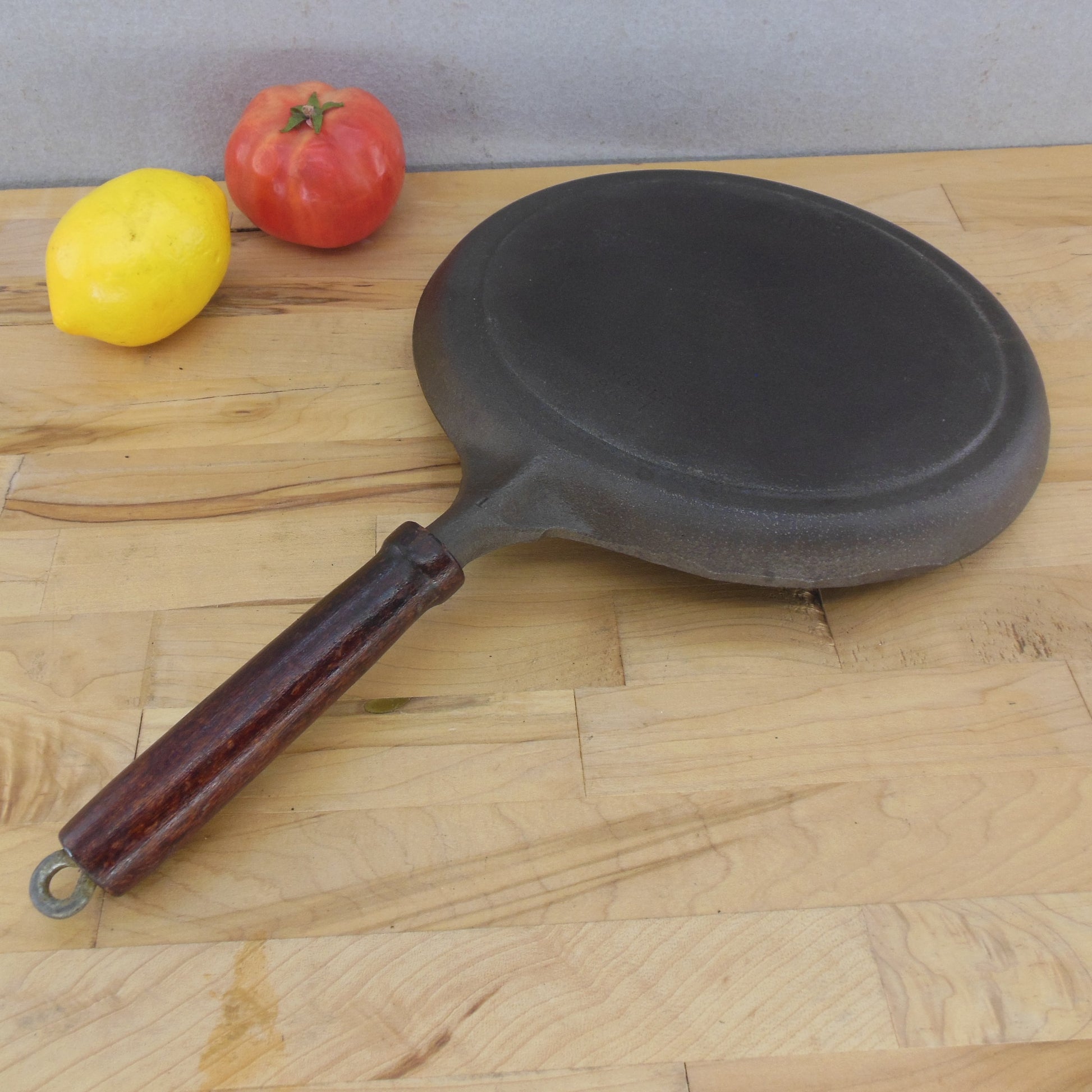 BSR Birmingham Stove & Range Cast Iron Lady Bess #10 Griddle 69H-1 Wood Handle