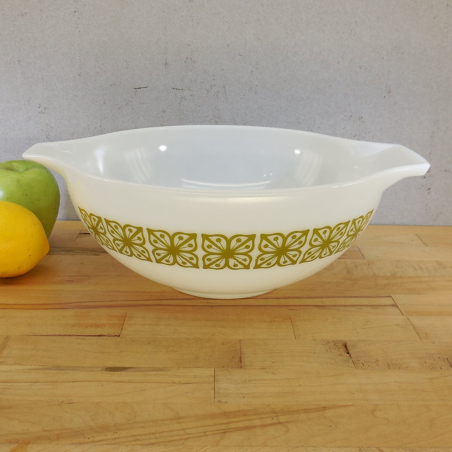 Pyrex Glass USA Verde Autumn Floral 4 Qt. Cinderella Mixing Bowl 444