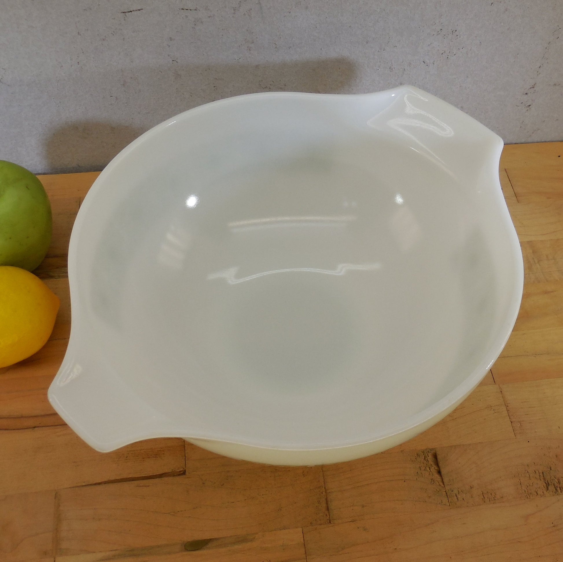 Pyrex Glass USA Verde Autumn Floral 4 Qt. Cinderella Mixing Bowl 444 vintage