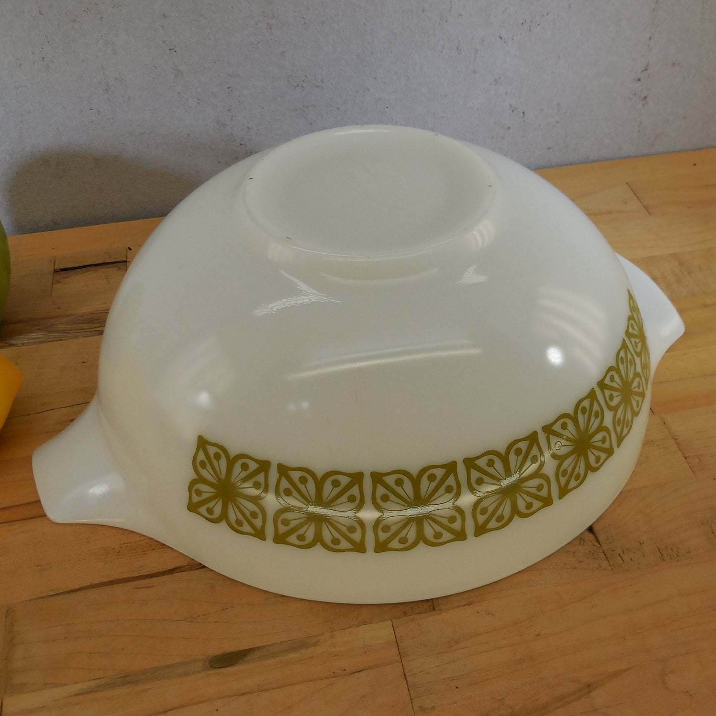 Pyrex Glass USA Verde Autumn Floral 4 Qt. Cinderella Mixing Bowl 444 used