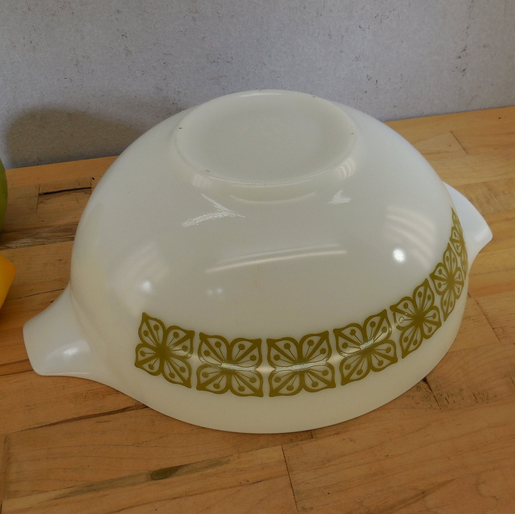 Pyrex Glass USA Verde Autumn Floral 4 Qt. Cinderella Mixing Bowl 444 used