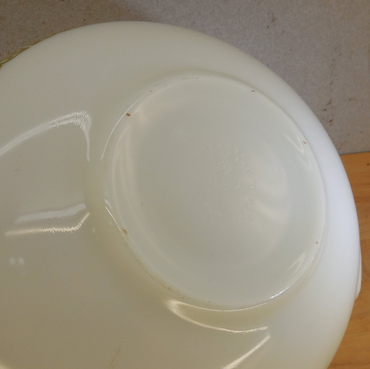 Pyrex Glass USA Verde Autumn Floral 4 Qt. Cinderella Mixing Bowl 444 bottom