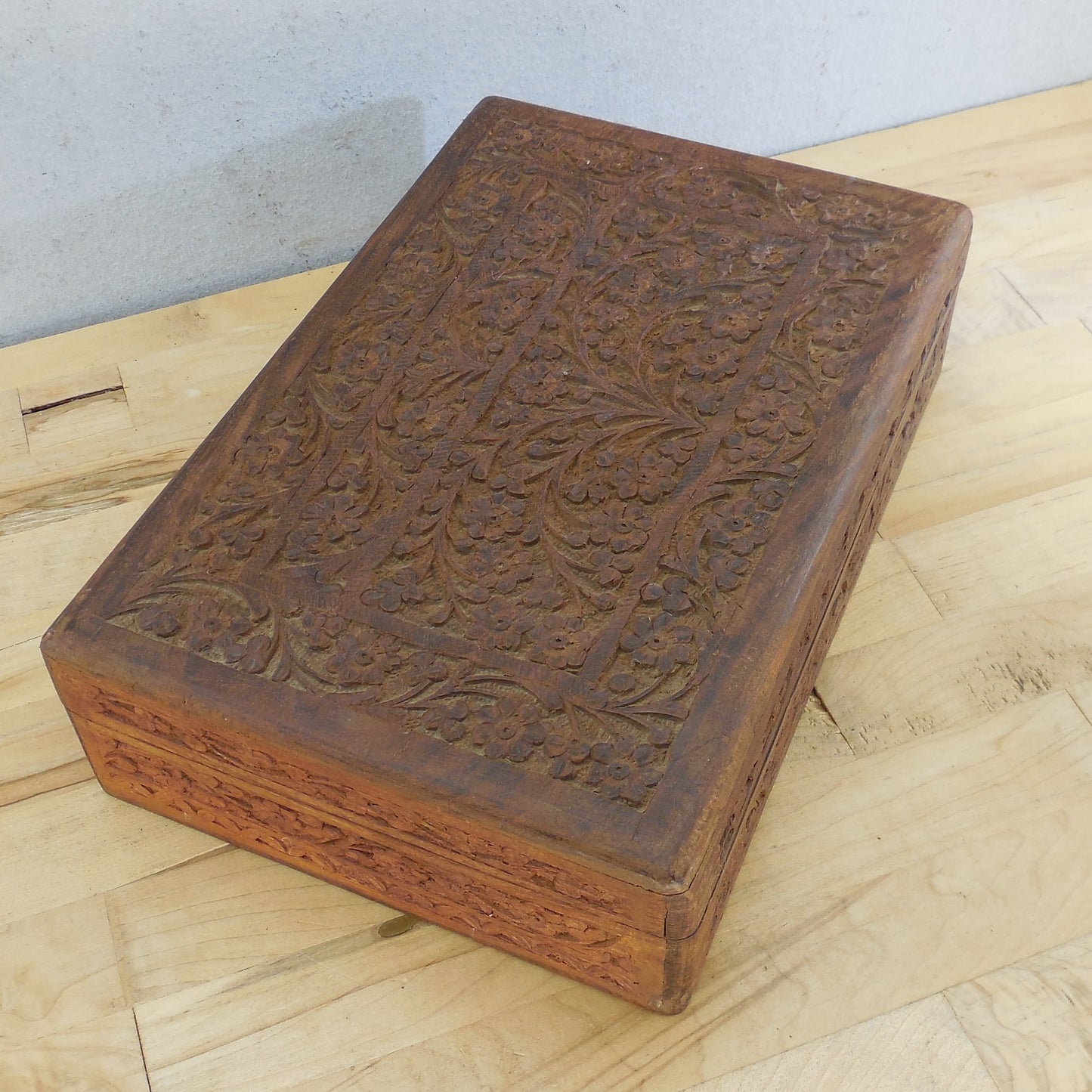 India Ornate Carved Floral Rosewood Wooden Box Jewelry Storage Flowers