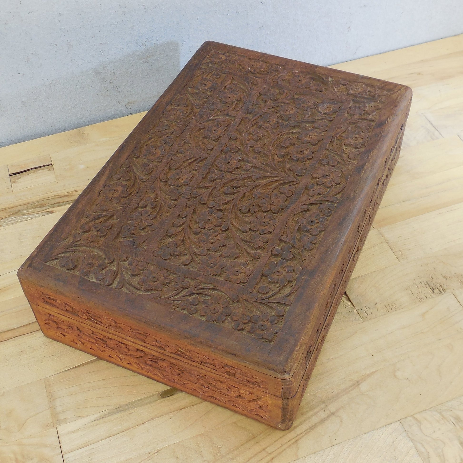 India Ornate Carved Floral Rosewood Wooden Box Jewelry Storage Flowers