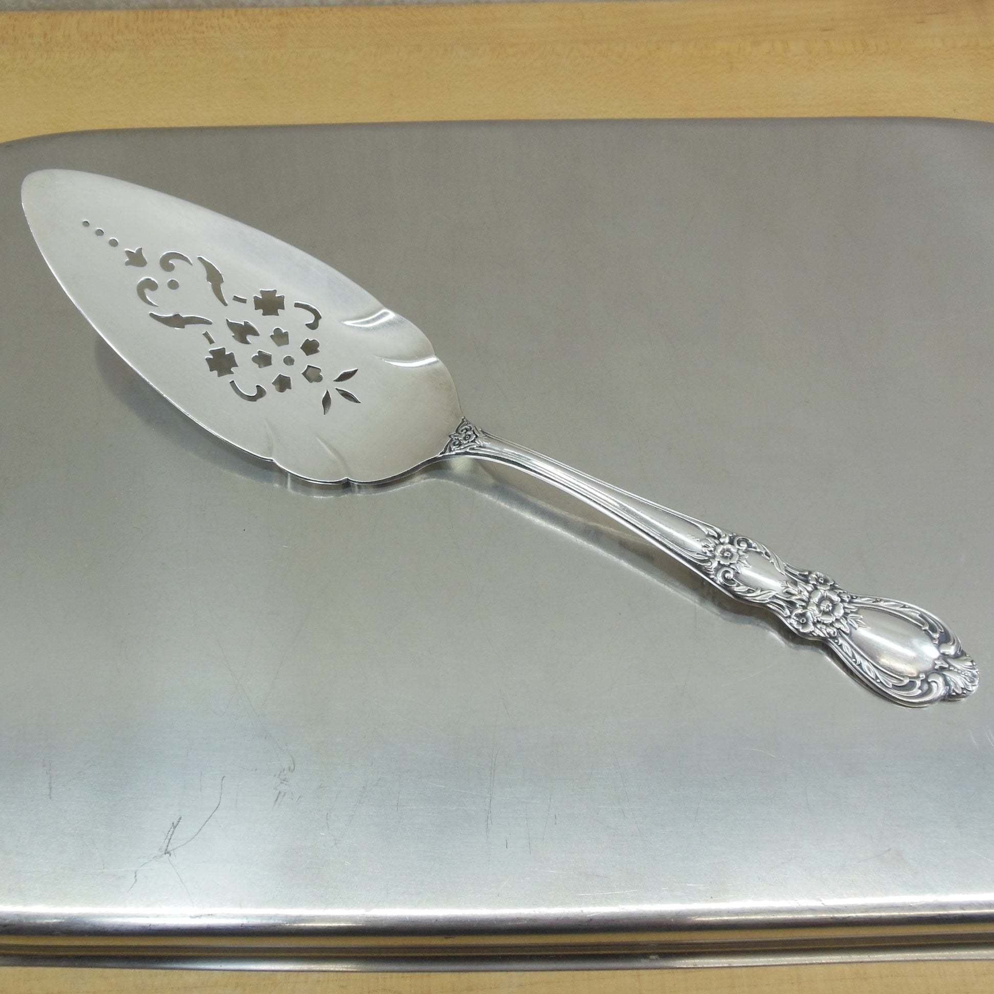 Rogers Bros. Heritage Silverplate Cake Server 10-5/8"