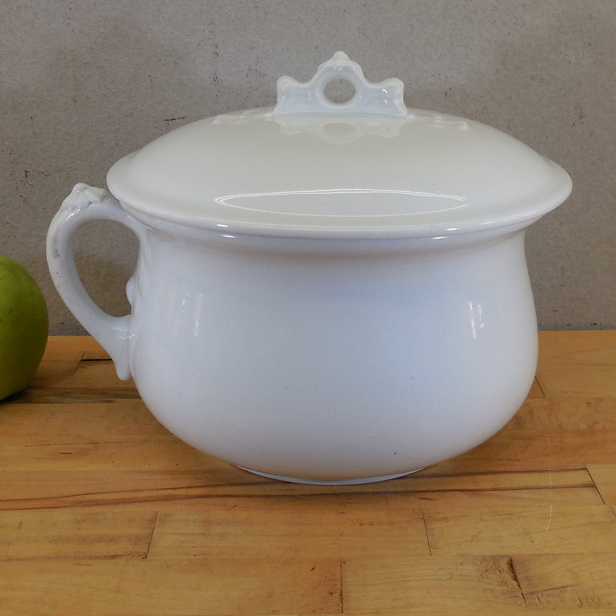 Johnson Brothers England Royal White Ironstone Chamber Pot & Lid