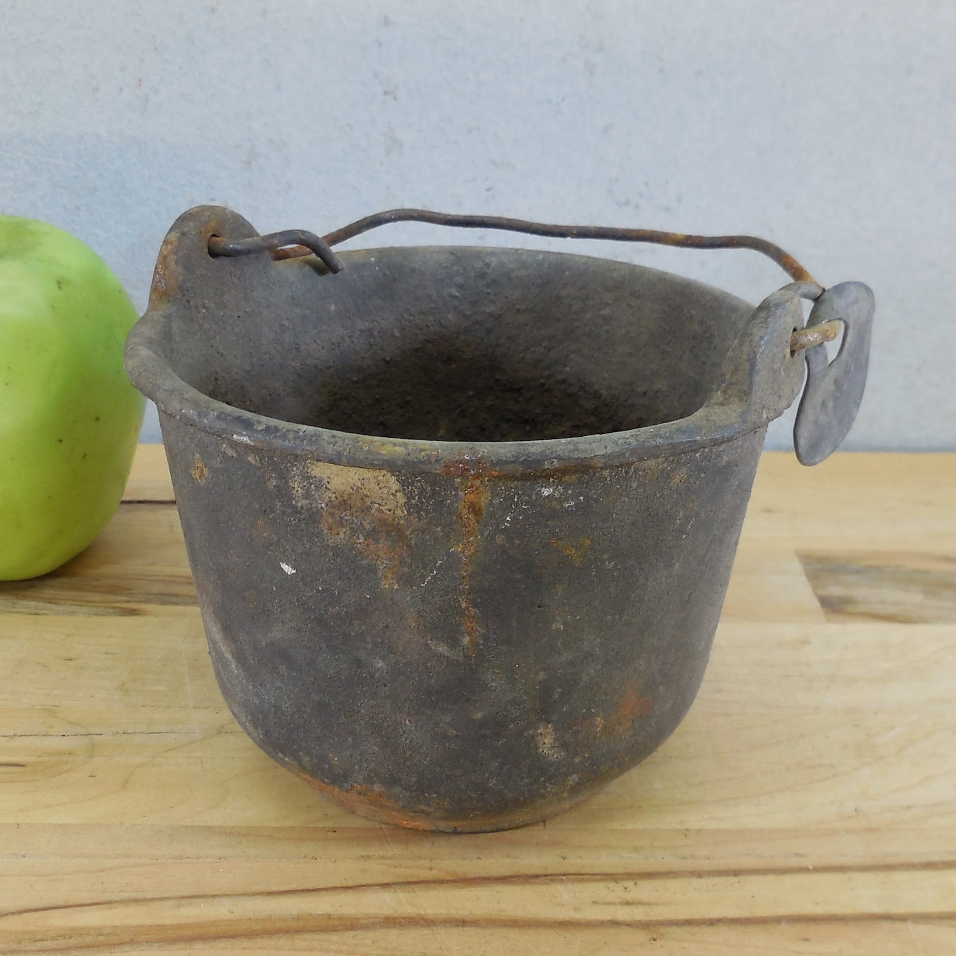 Old Cast Iron Smelting Pot Cauldron Bullet Lead Melting 410 Tag 5482-1