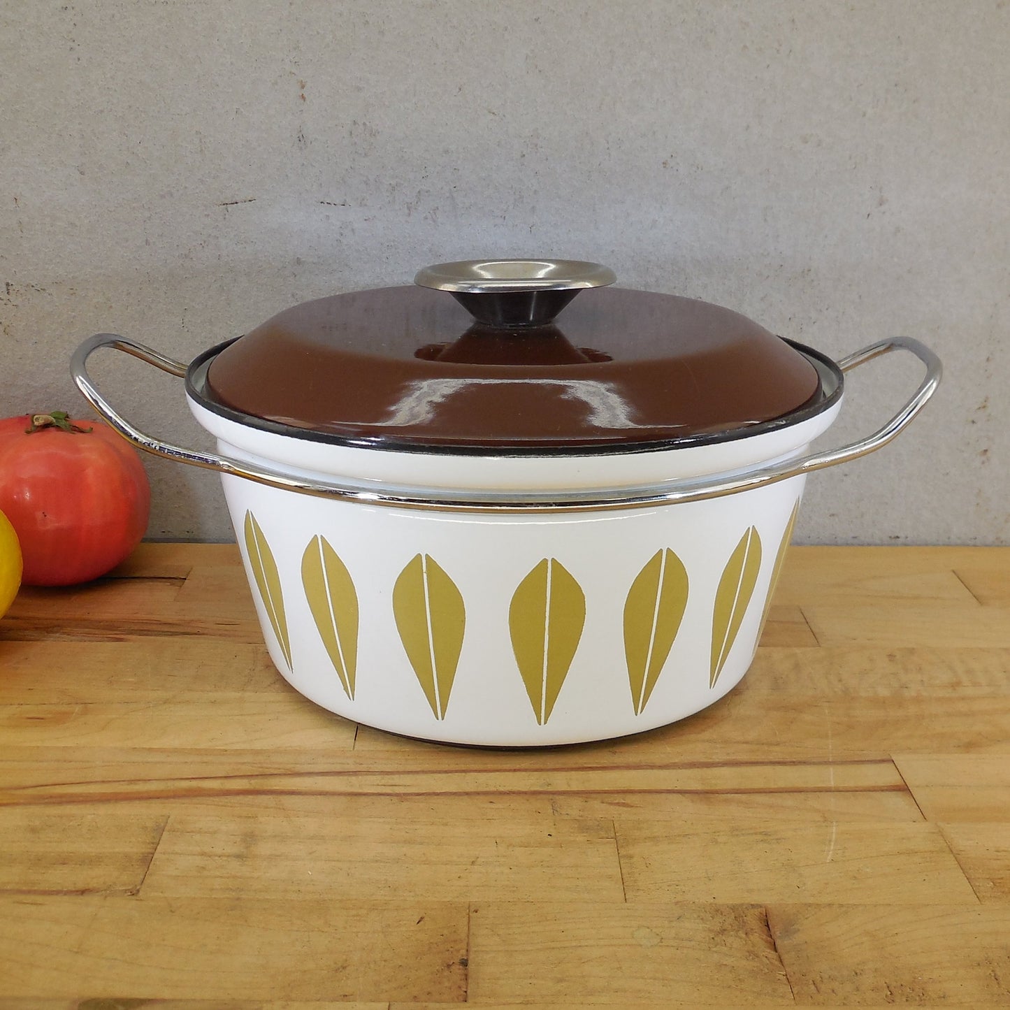 Cathrineholm Norway Enamelware 8.5" Gold Lotus Dutch Oven Brown Lid