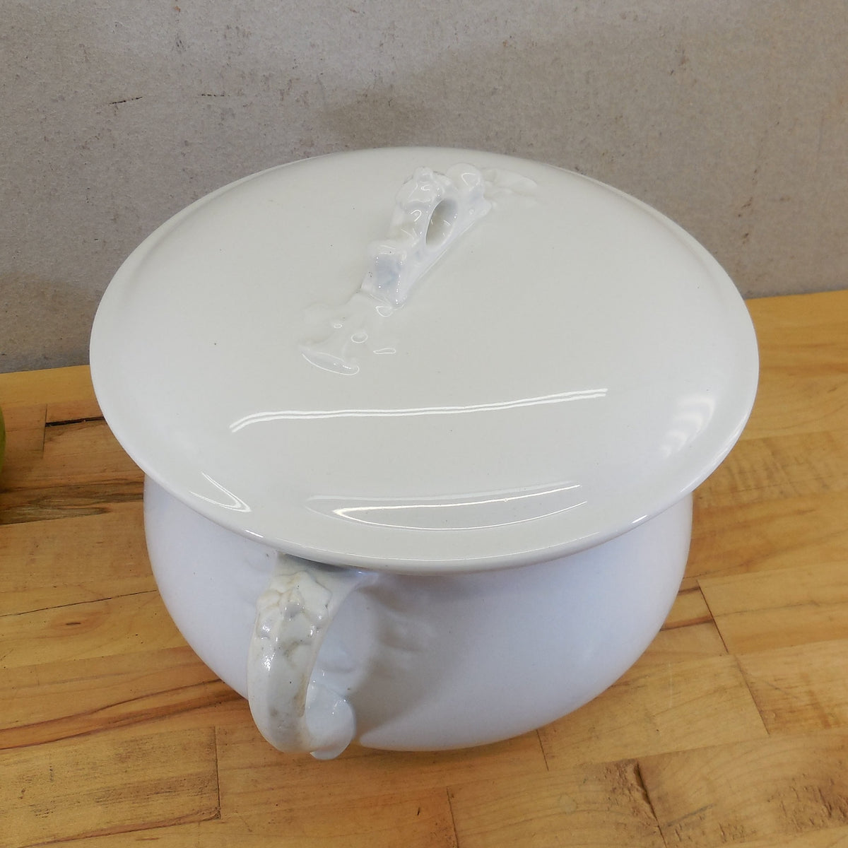 Johnson Brothers England Royal White Ironstone Chamber Pot & Lid