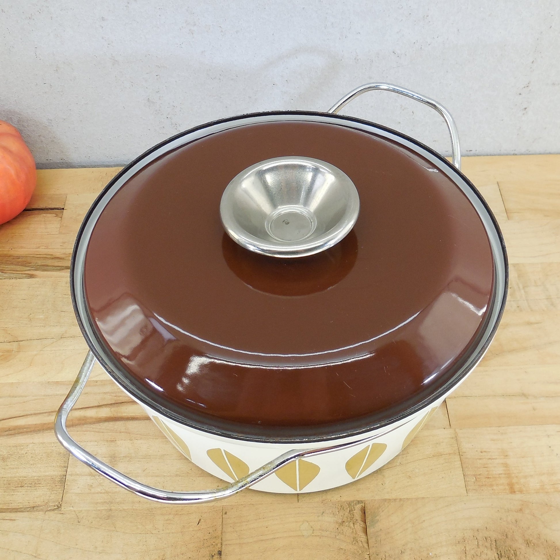 Cathrineholm Norway Enamelware 8.5" Gold Lotus Dutch Oven Brown Lid