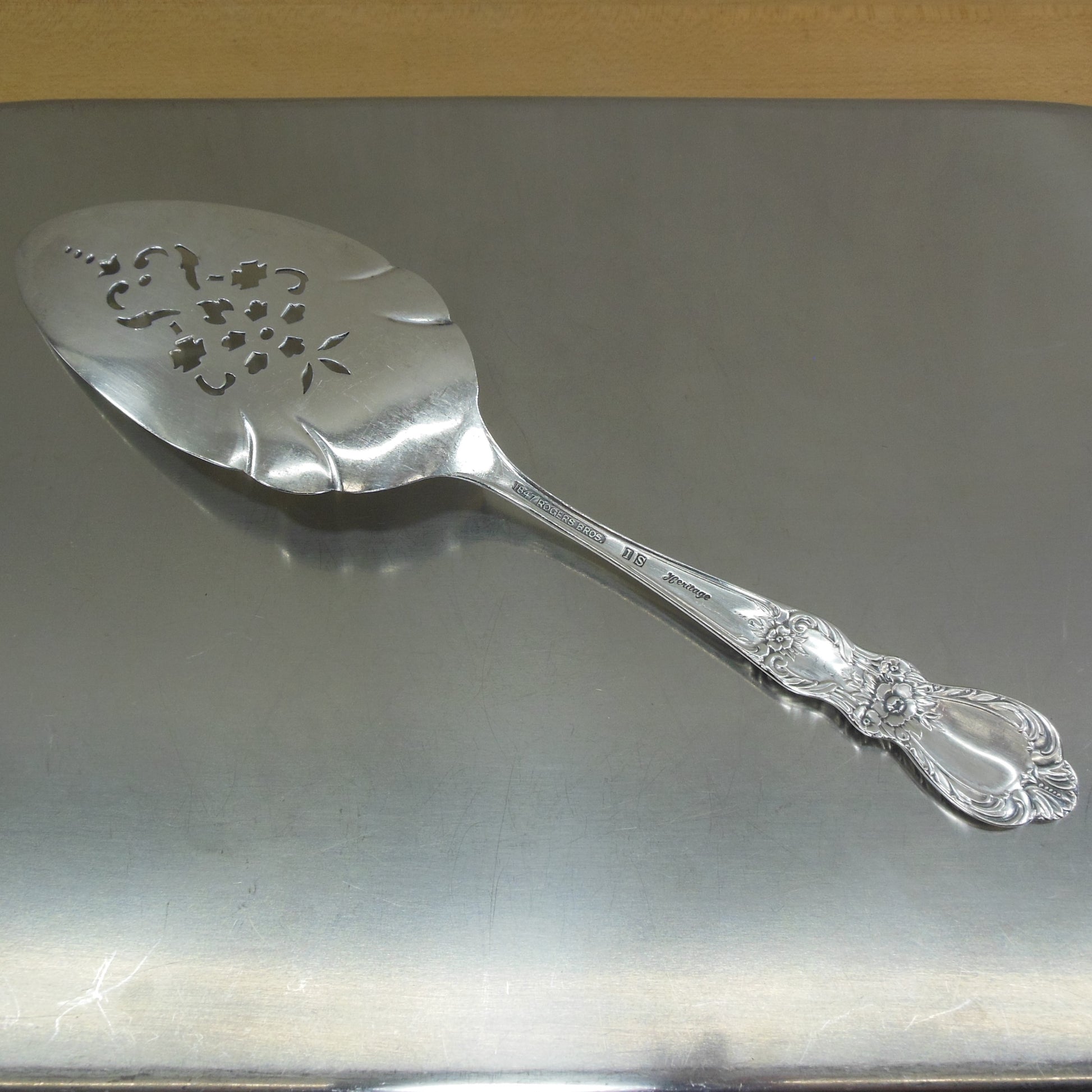 Rogers Bros. Heritage Silverplate Cake Server 10-5/8" vintage