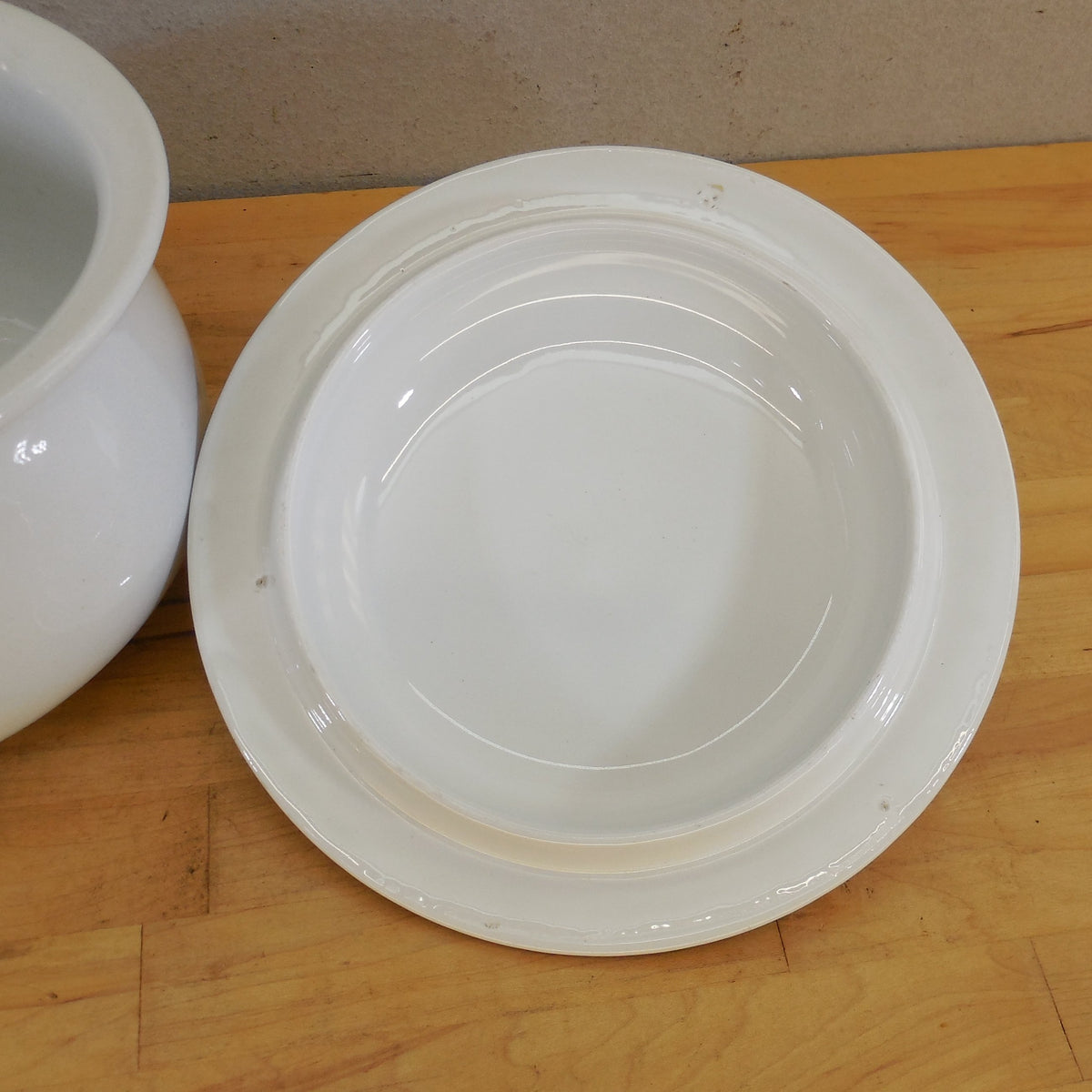 Johnson Brothers England Royal White Ironstone Chamber Pot & Lid