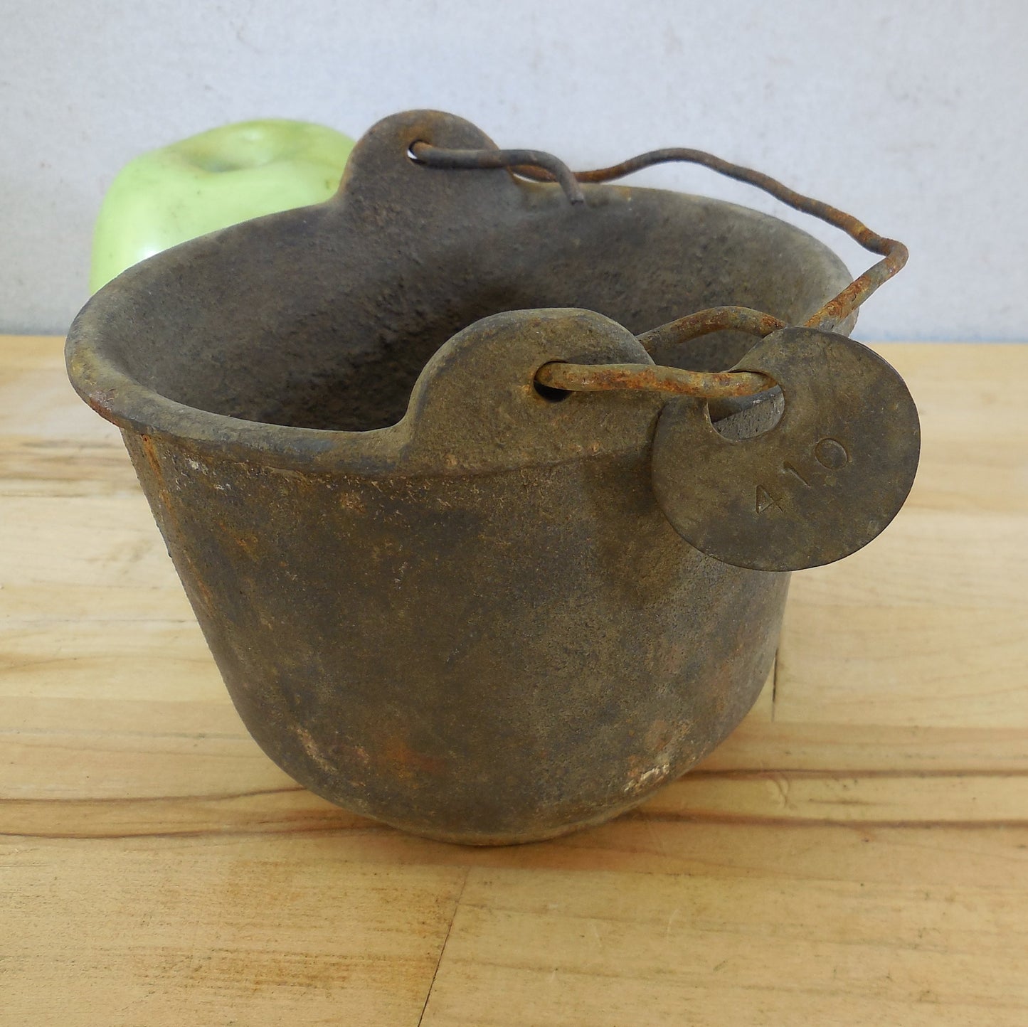 Old Cast Iron Smelting Pot Cauldron Bullet Lead Melting 410 Tag 5482-1 Bail Handle