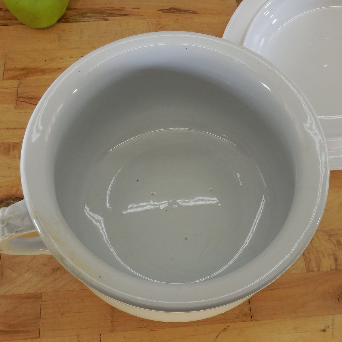 Johnson Brothers England Royal White Ironstone Chamber Pot & Lid