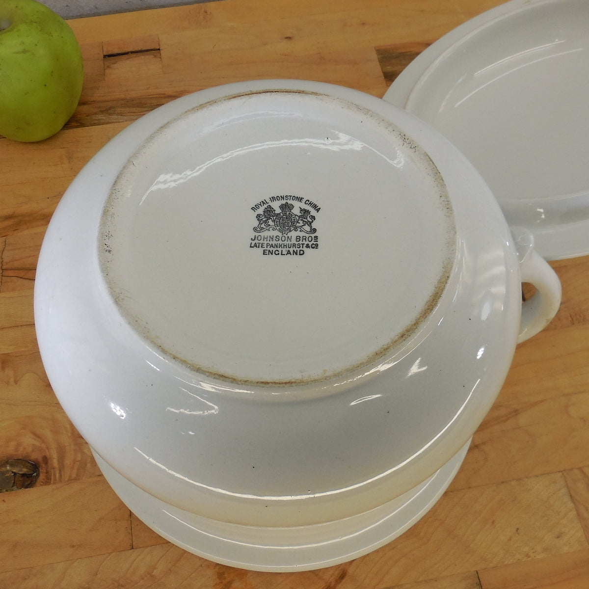 Johnson Brothers England Royal White Ironstone Chamber Pot & Lid