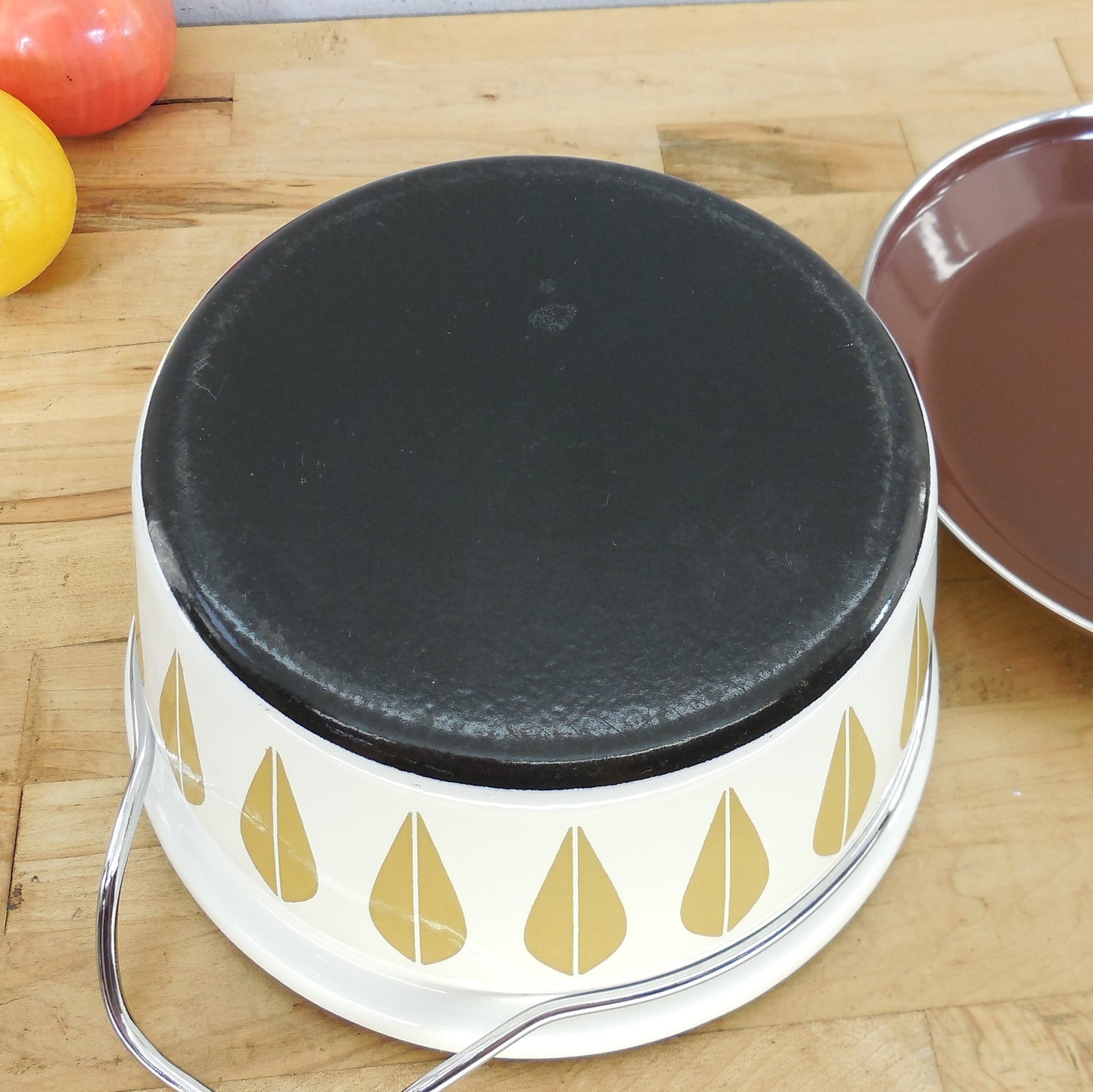 Cathrineholm Norway Enamelware 8.5" Gold Lotus Dutch Oven Brown Lid