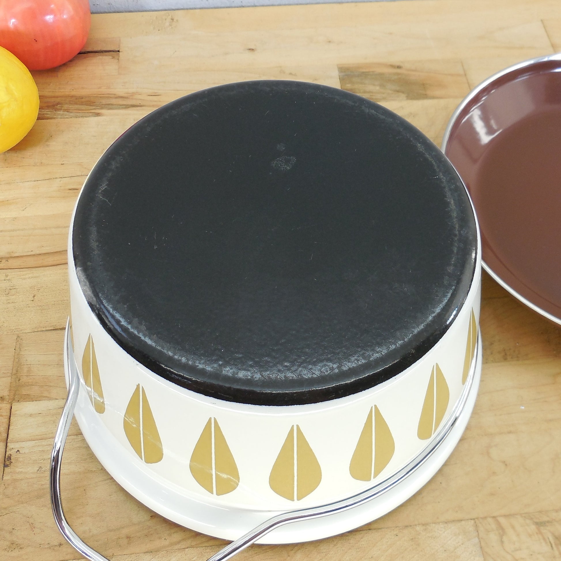 Cathrineholm Norway Enamelware 8.5" Gold Lotus Dutch Oven Brown Lid