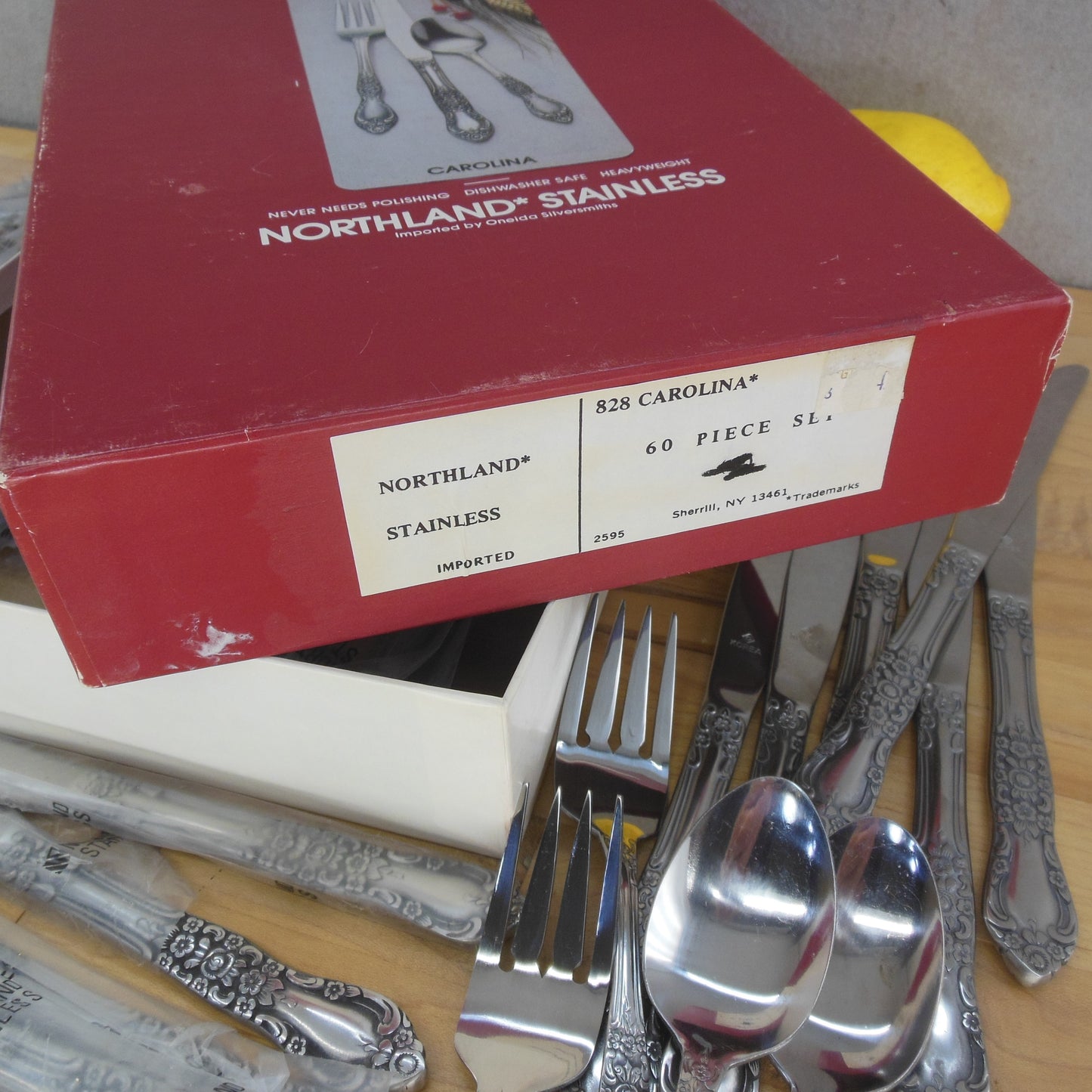 Oneida Northland Korea Carolina Stainless Flatware Set 12 Service NOS Vintage