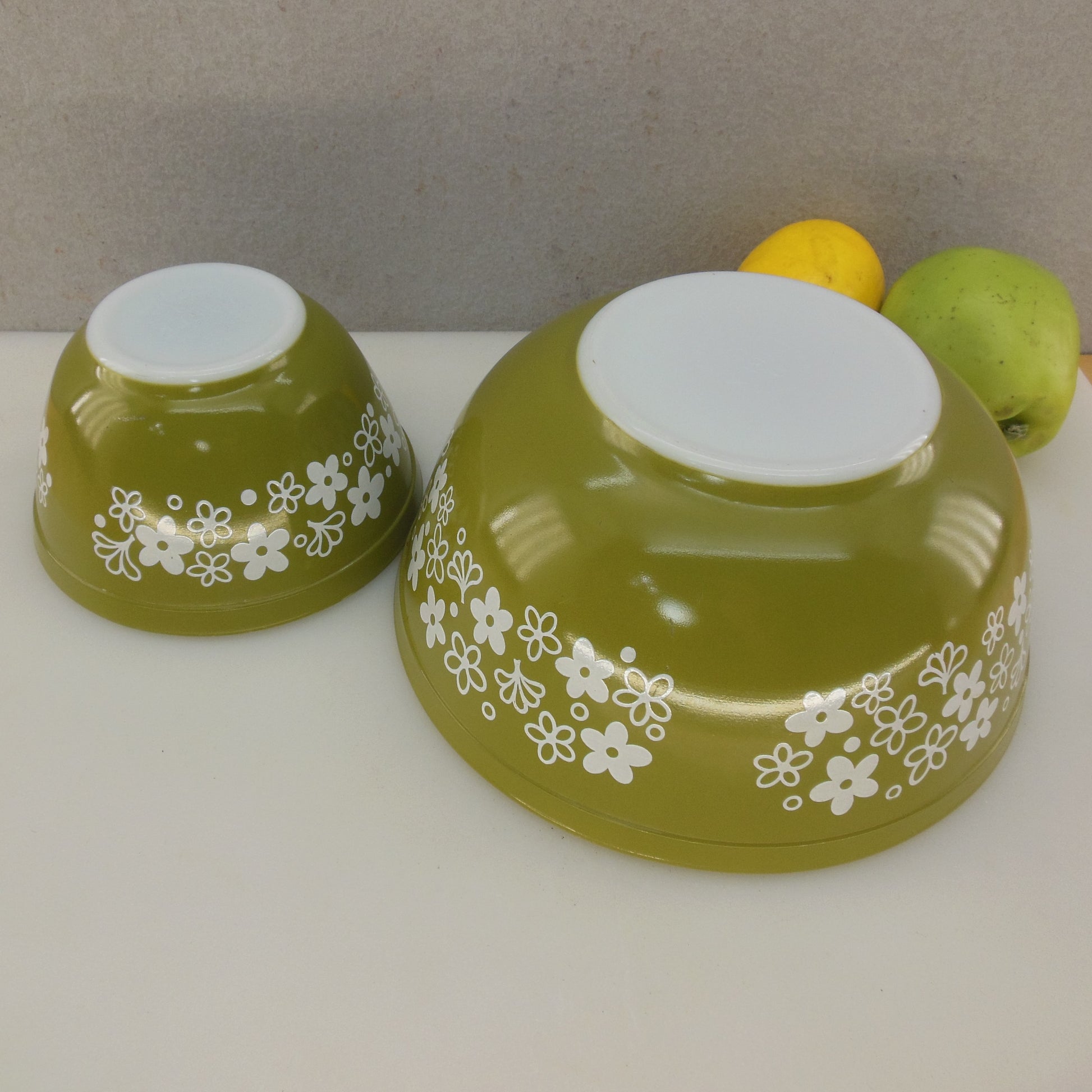 Pyrex Glass USA Pair Mixing Bowls Crazy Daisy Spring Blossom Green White 401 403 Used
