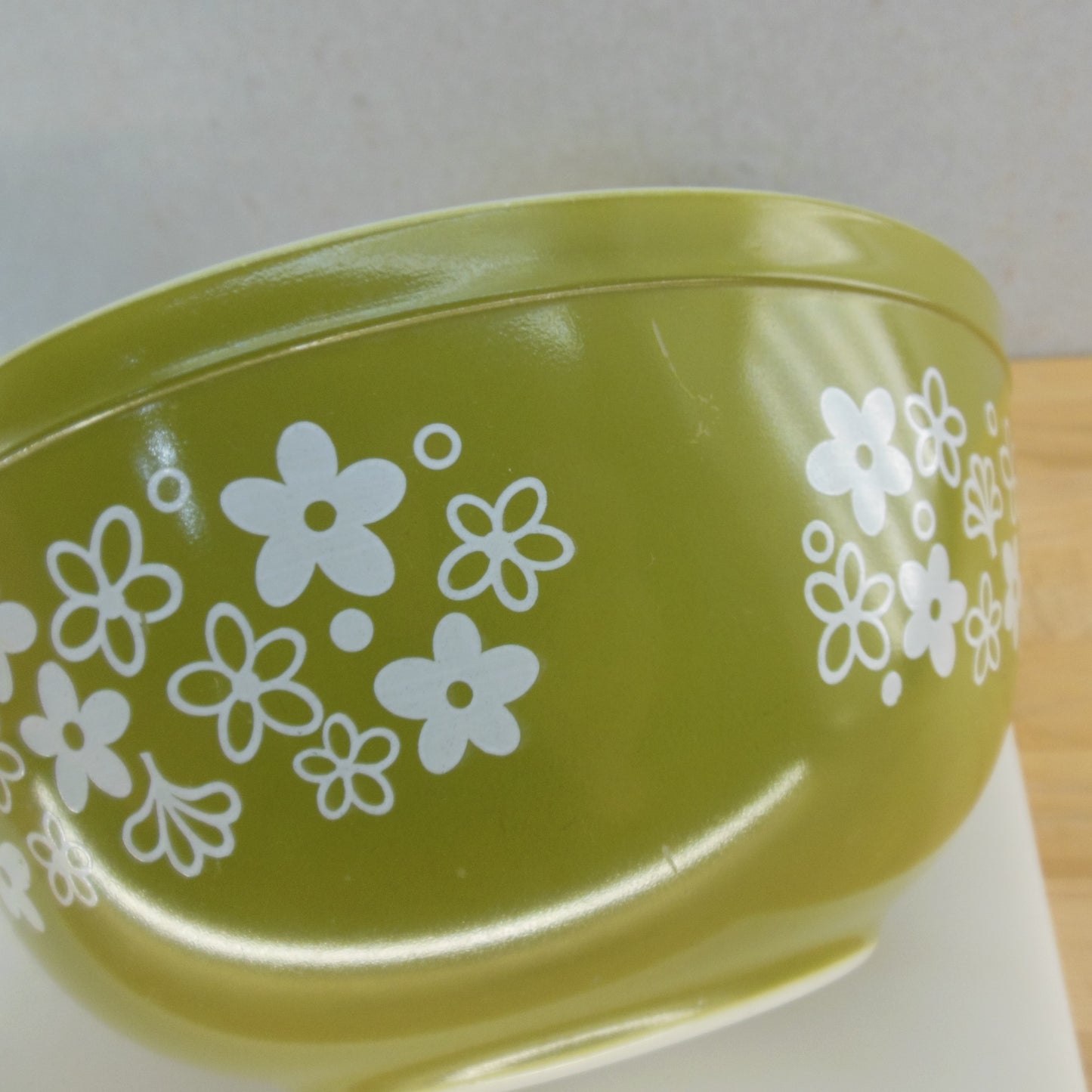 Pyrex Glass USA Pair Mixing Bowls Crazy Daisy Spring Blossom Green White 401 403 Avocado