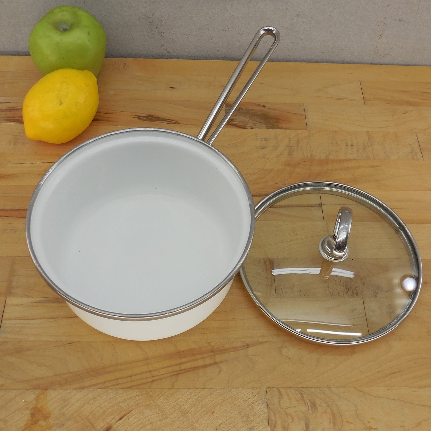 Chantal White Enamelware 1.5 Quart Saucepan & Glass Lid