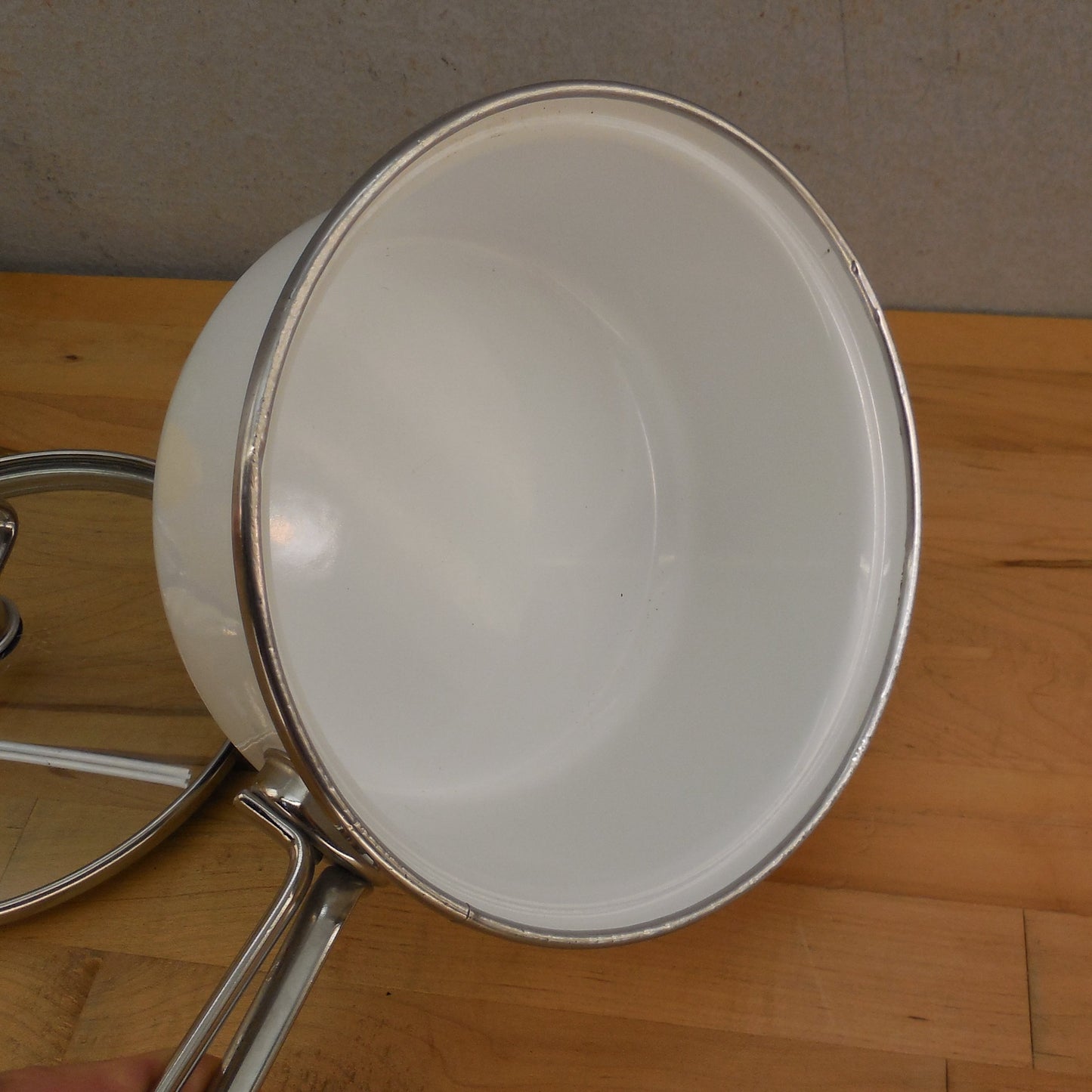Chantal White Enamelware 1.5 Quart Saucepan & Glass Lid