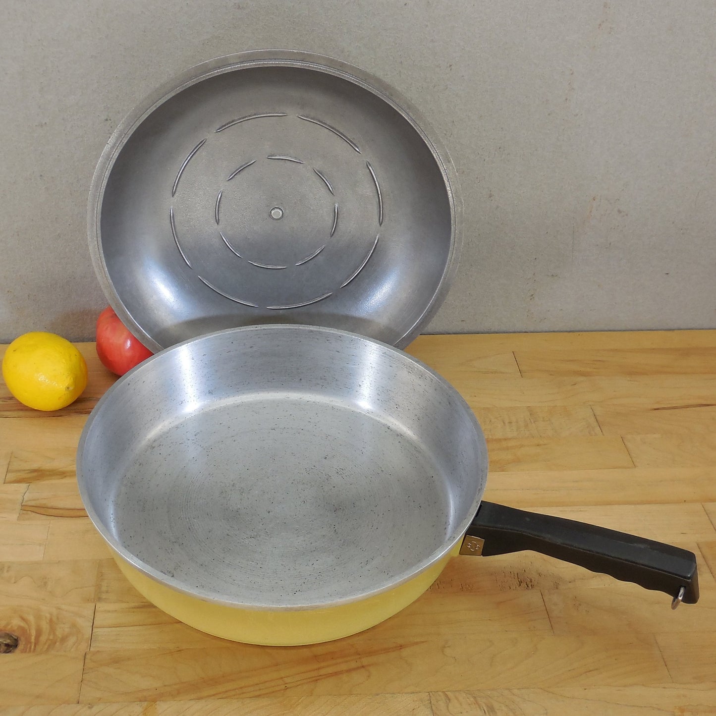 Club Aluminum USA 12" Skillet & Lid Harvest Gold Restored Basting Cover