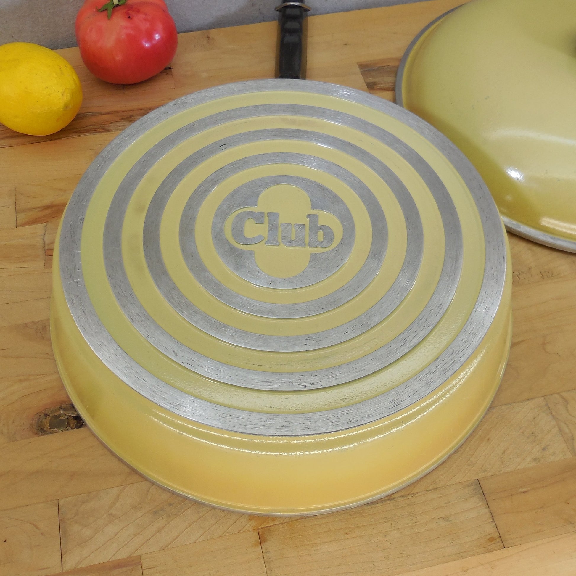 Club Aluminum USA 12" Skillet & Lid Harvest Gold Restored Ringed Bottom