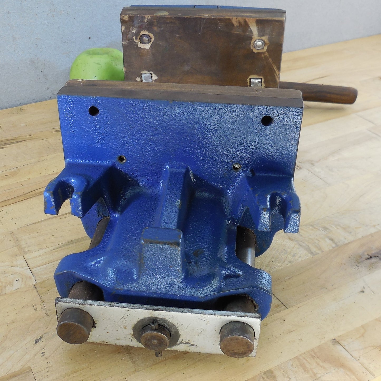 Columbian Leveland 7-RD Under Bench Woodworkers Screw Vise 7" Blue Rear