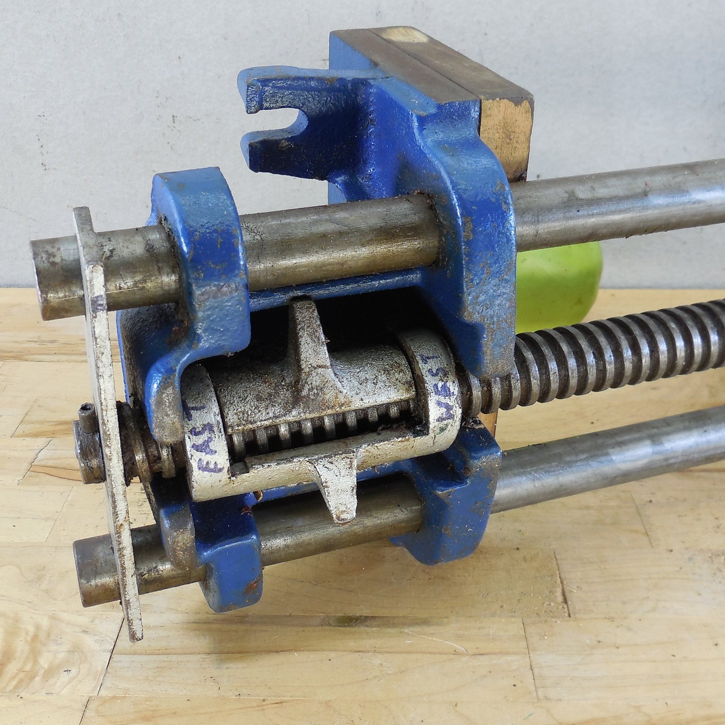 Columbian Leveland 7-RD Under Bench Woodworkers Screw Vise 7" Blue
