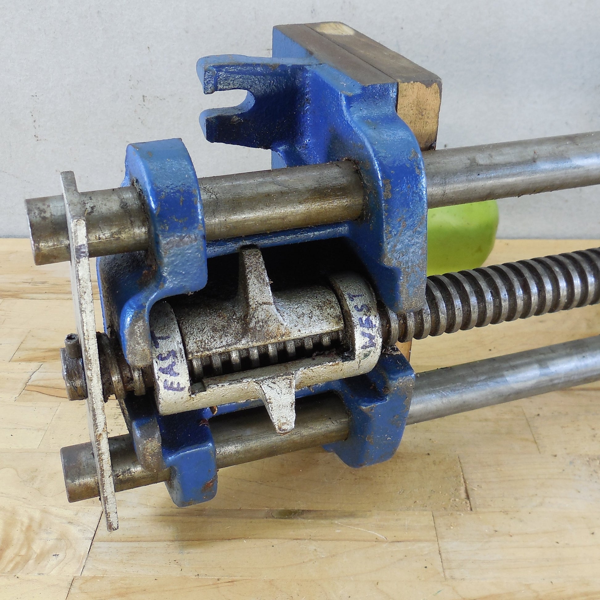 Columbian Leveland 7-RD Under Bench Woodworkers Screw Vise 7" Blue
