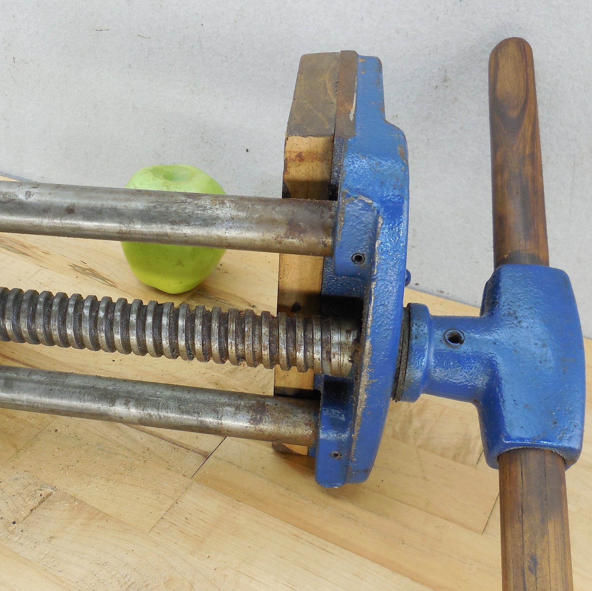 Columbian Leveland 7-RD Under Bench Woodworkers Screw Vise 7" Blue