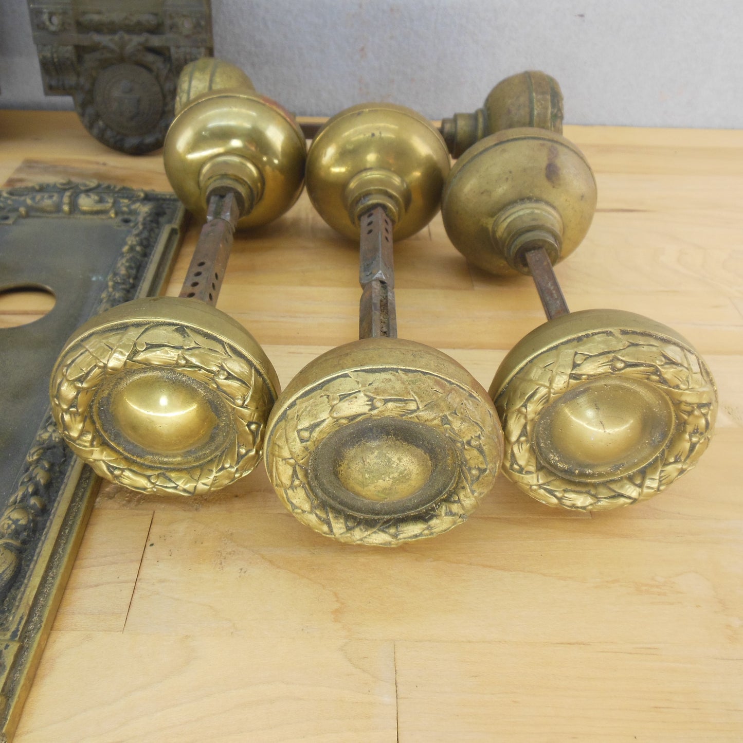 Antique Lot Yale Brass Mortise Door Lockset Parts - Seal Of The County Cook Ill. Used Wreath