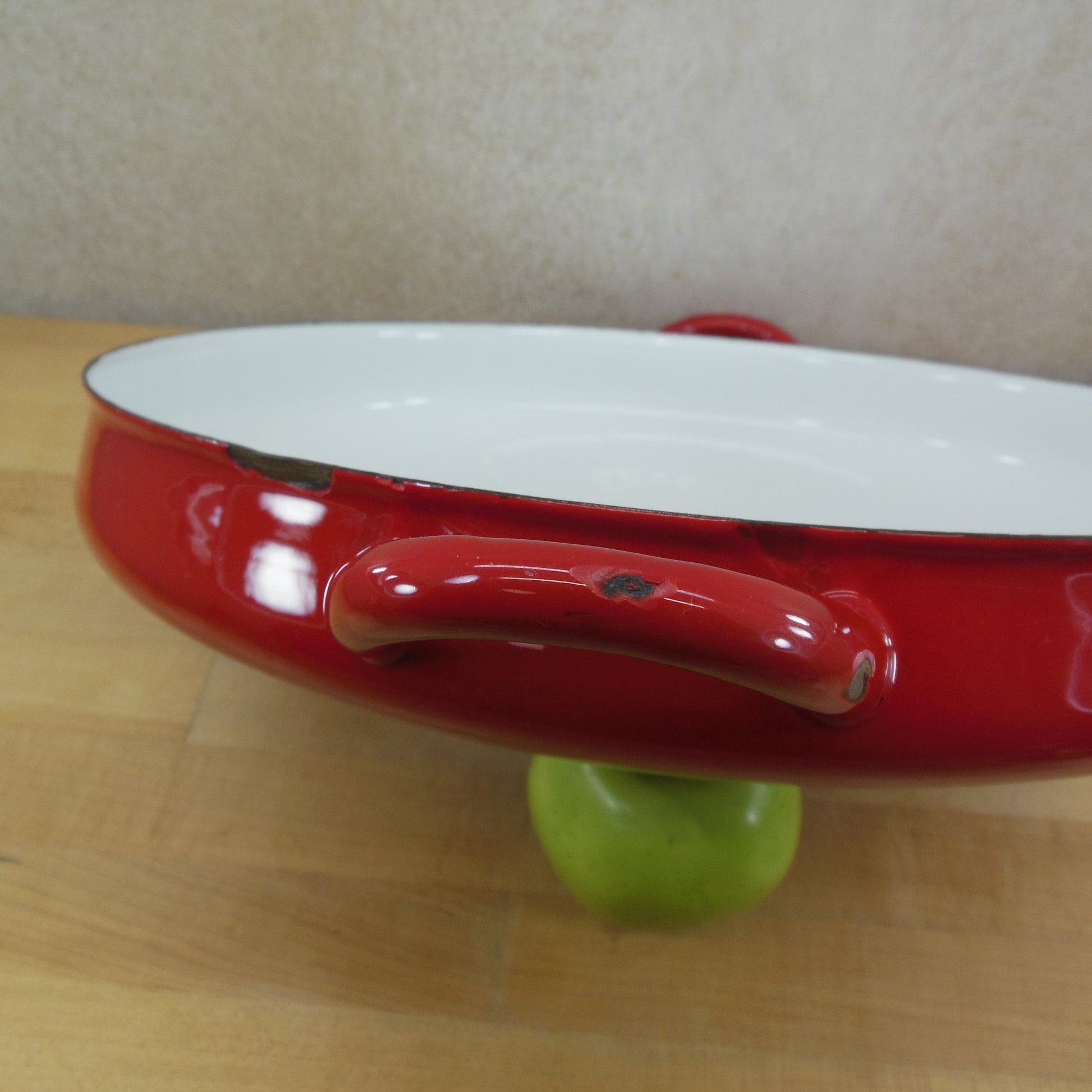 Dansk Indonesia Red White JHQ Enamelware Large Casserole Buffet Pan Round Handles