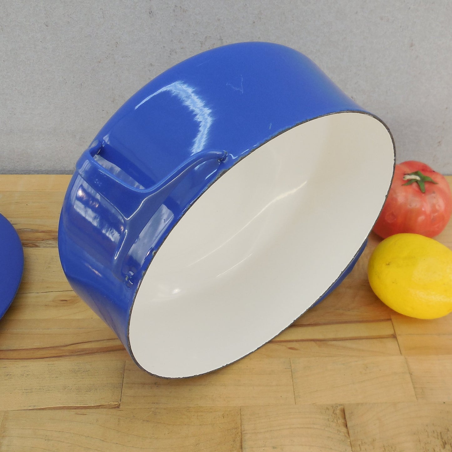 Dansk France Kobenstyle 3 Quart Casserole Pot Dutch Oven Midnight Blue side View