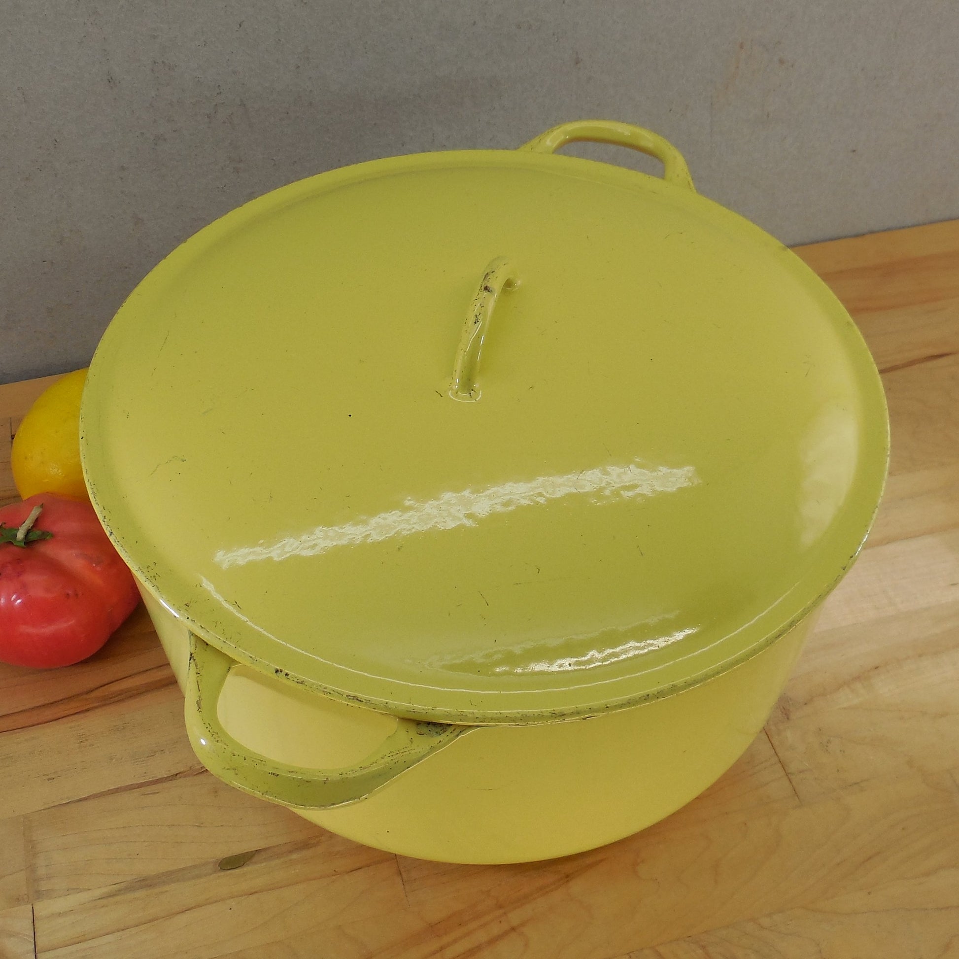 Descoware Belgium Yellow White Enamel Cast Iron 8 Quart Cocotte Dutch Oven Lid