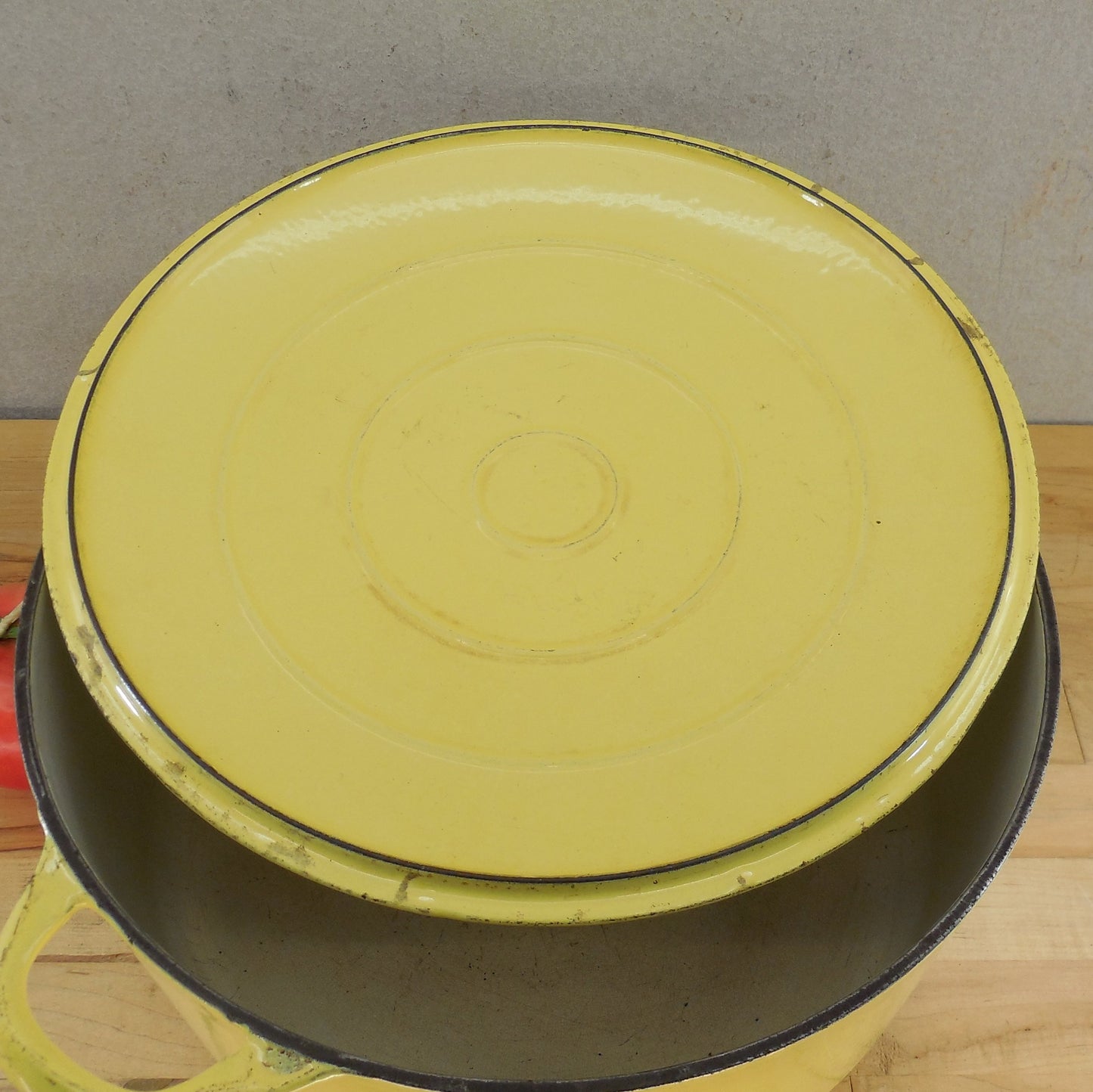 Descoware Belgium Yellow White Enamel Cast Iron 8 Quart Cocotte Dutch Oven Basting Lid