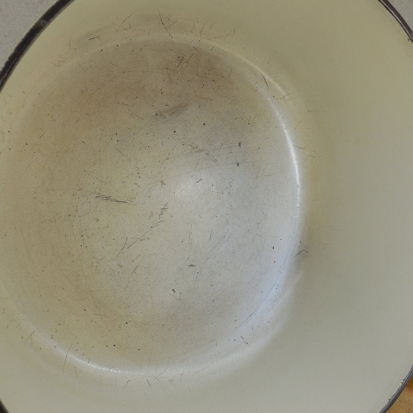 Descoware Belgium Yellow White Enamel Cast Iron 8 Quart Cocotte Dutch Oven Scratch