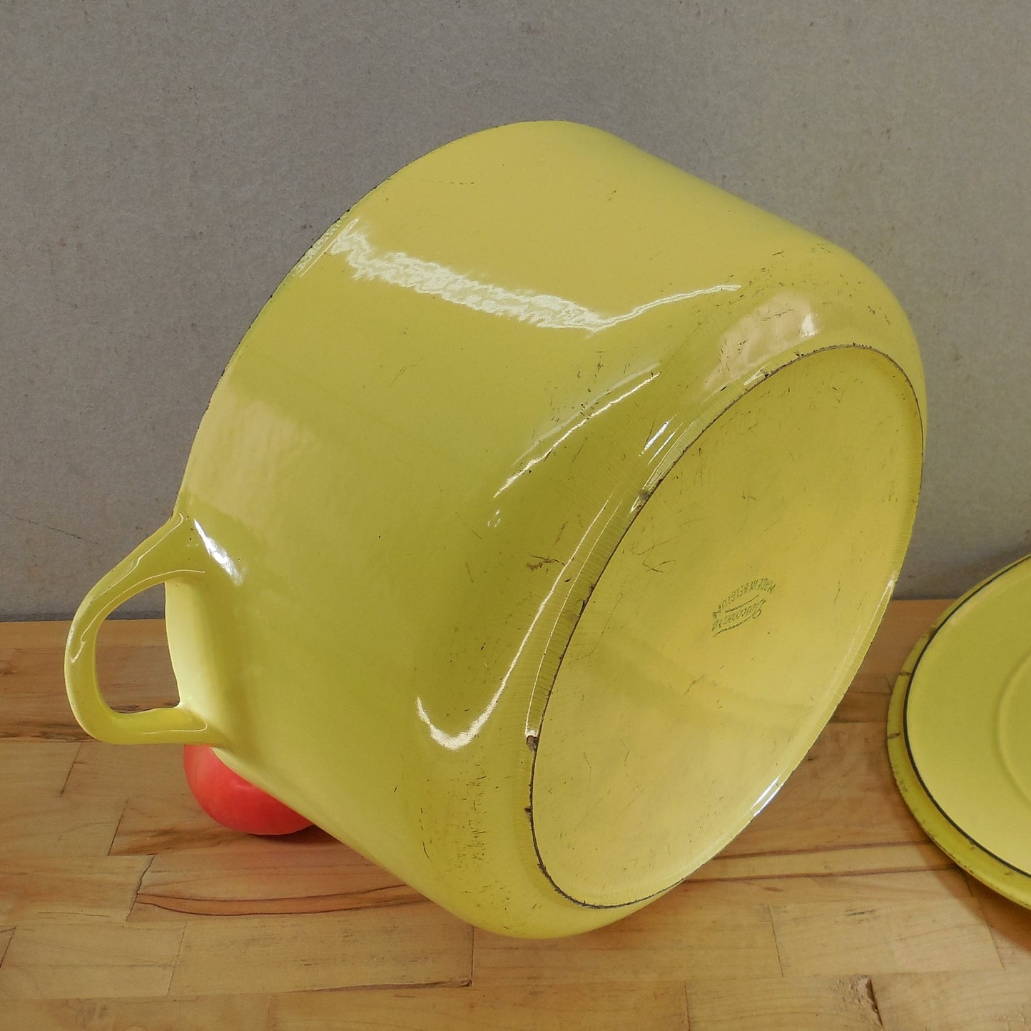 Descoware Belgium Yellow White Enamel Cast Iron 8 Quart Cocotte Dutch Oven Heat Ring