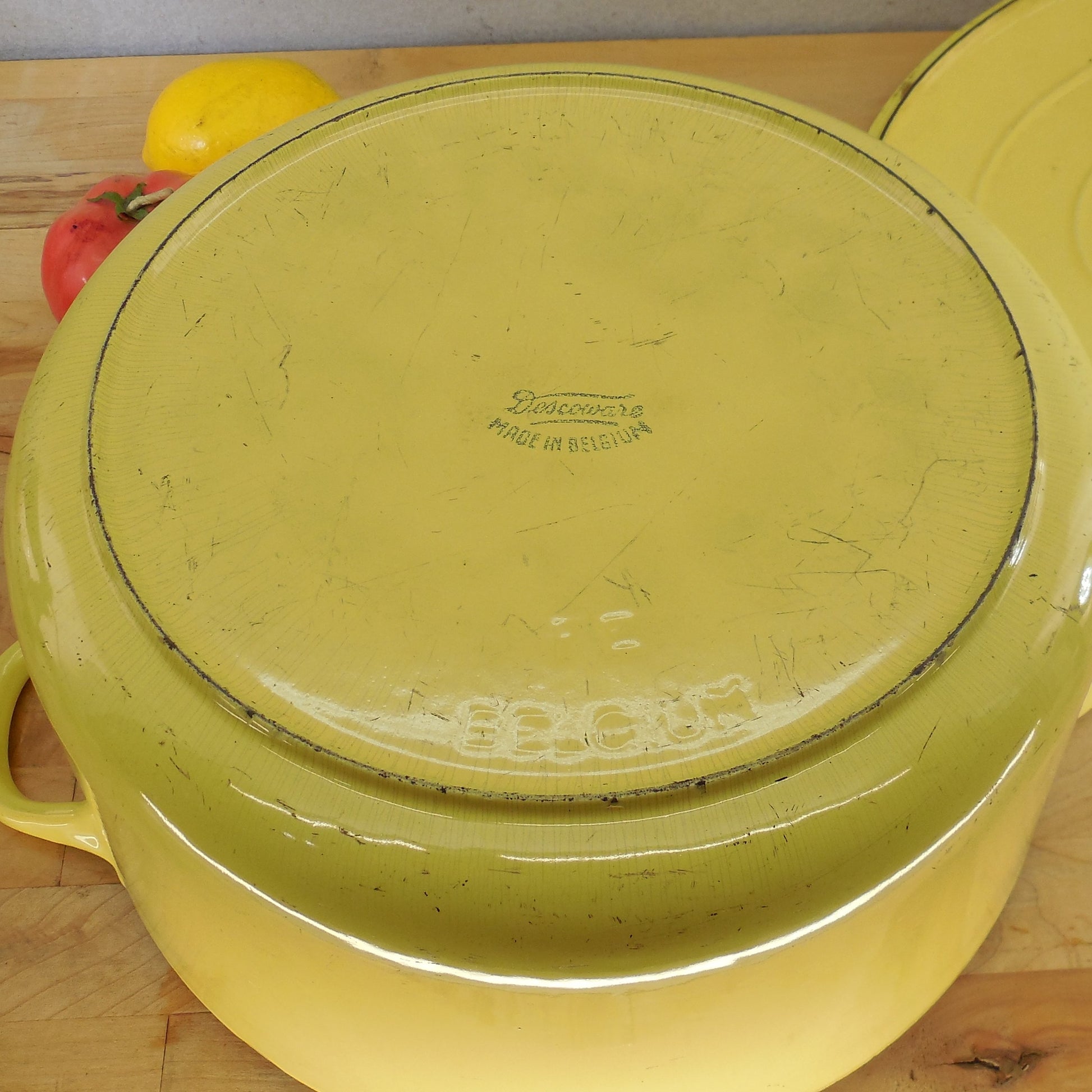 Descoware Belgium Yellow White Enamel Cast Iron 8 Quart Cocotte Dutch Oven Vintage