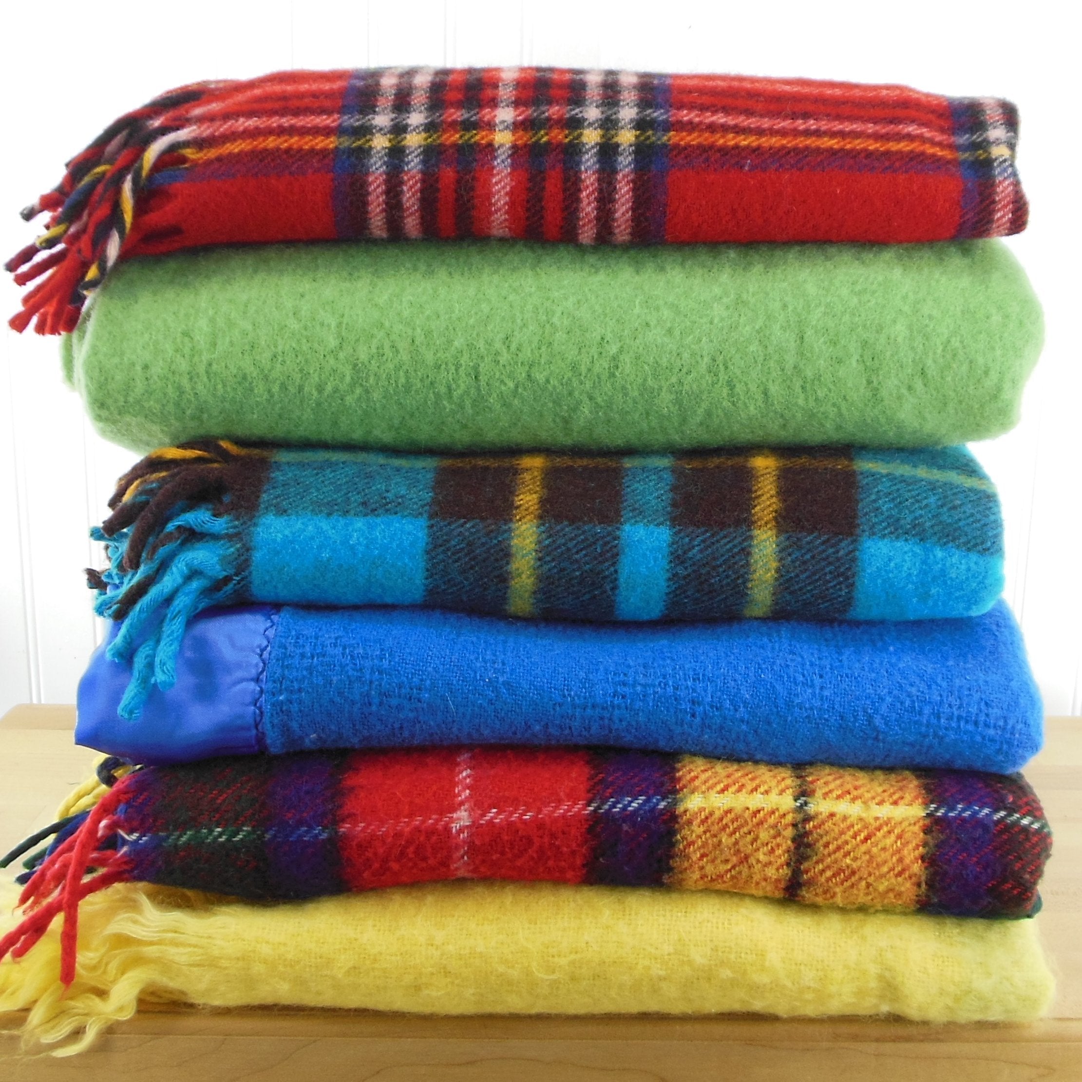 Our collection of vintage, antique and newer pre-owned used textiles for the bedroom, living room, bath - wool blankets, cotton quilts, chenille bedspreads, acrylic throws, tribal rugs, pillows, towels and more.