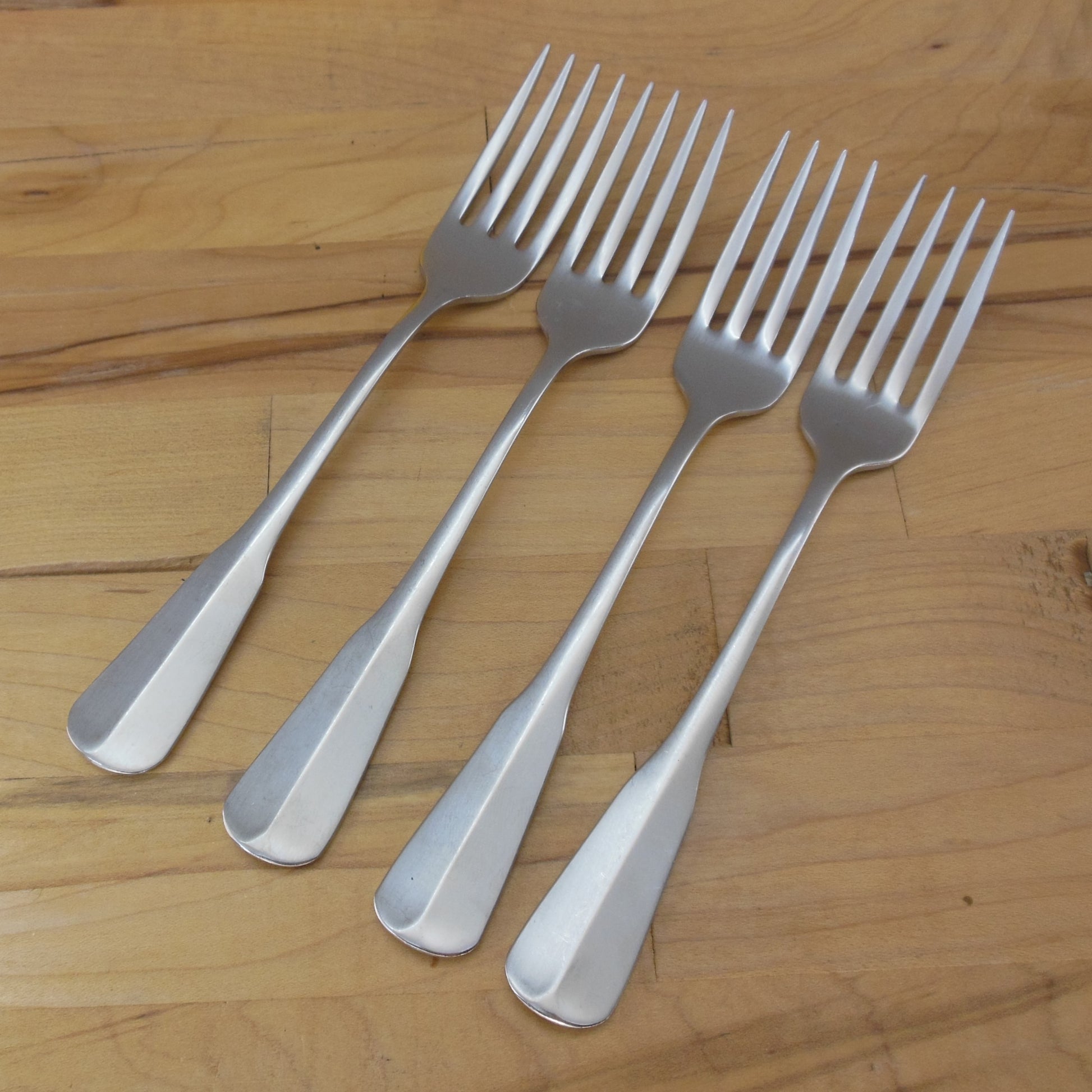 Oneida Distinction Deluxe Stainless Colonial Artistry - 4 Set Dinner Forks Vintage