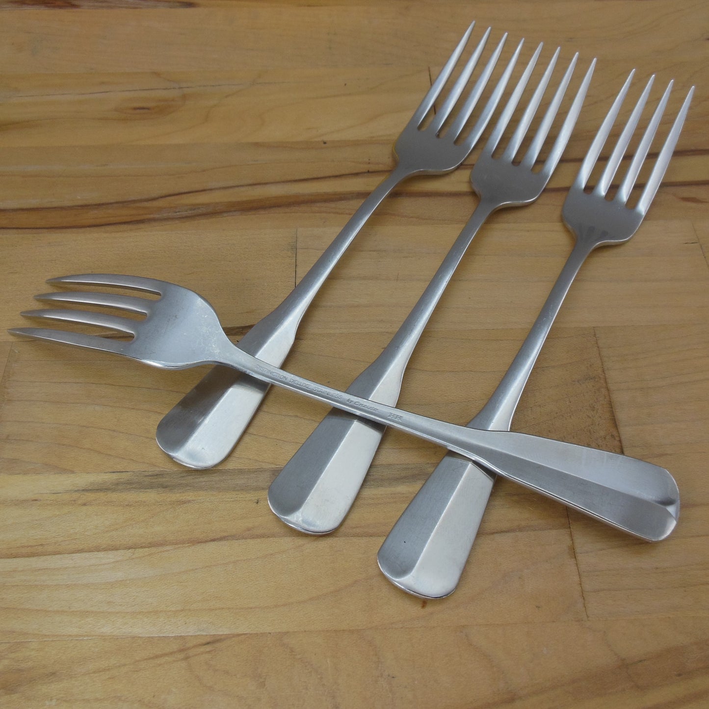 Oneida Distinction Deluxe Stainless Colonial Artistry - 4 Set Dinner Forks used