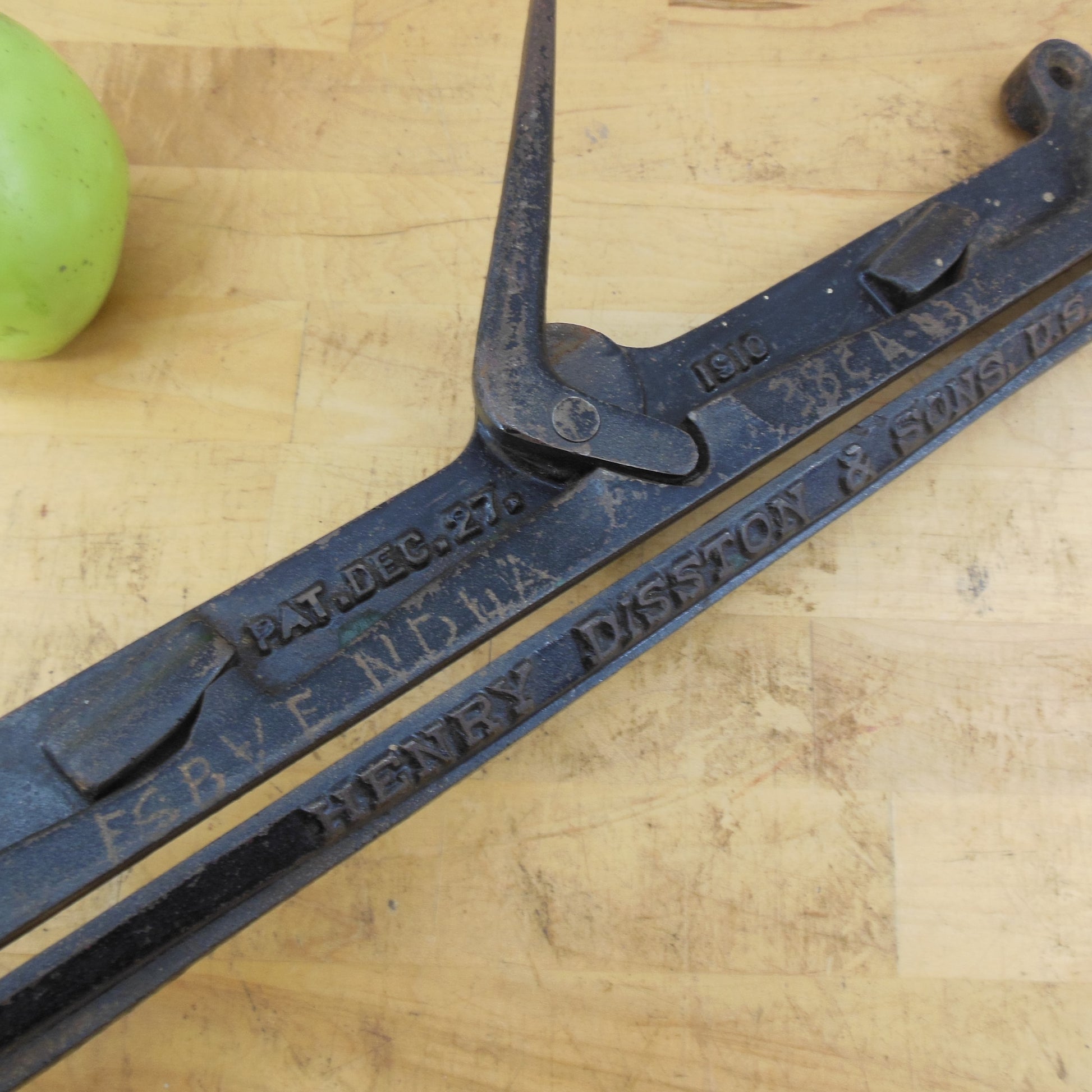 Henry Disston & Sons USA #5 Cast Iron Hand Saw Sharpening Vise Patent 1910