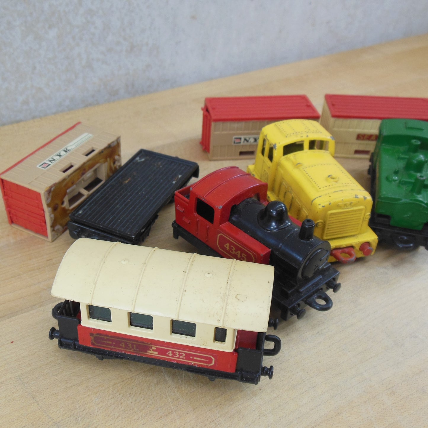 Diecast Toy 6 Lot Train Engines Caboose Car - Matchbox Lesley boxcar