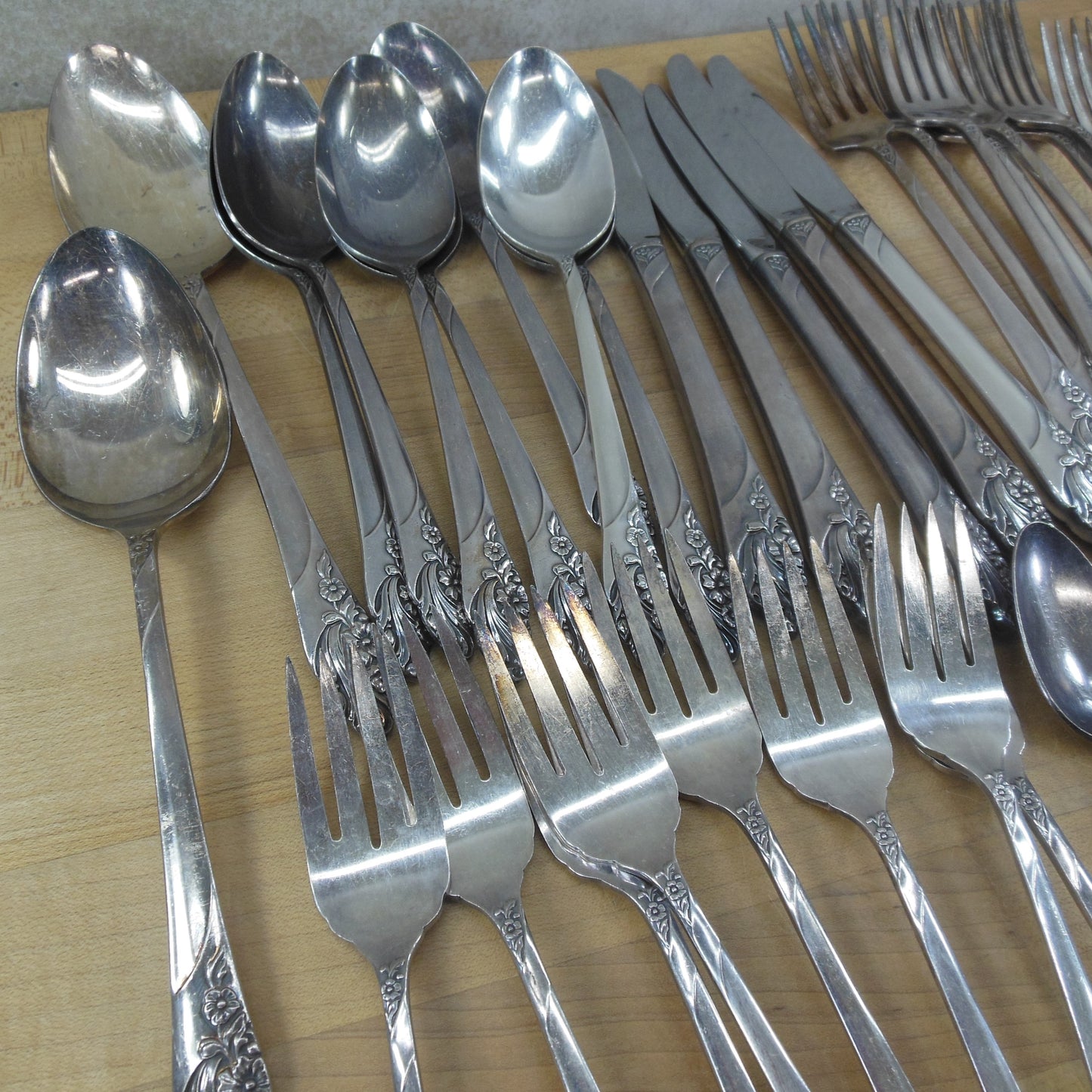 Oneida Community Evening Star Silverplate Flatware 39 Pieces Partial Set fork spoon knife