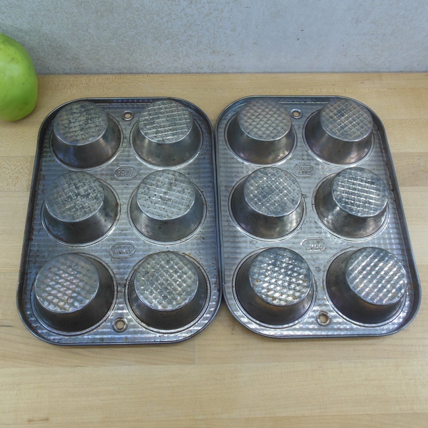 Ekco Ovenex Waffle Weave Tinned Steel Muffin Pans N-60 6 Hole